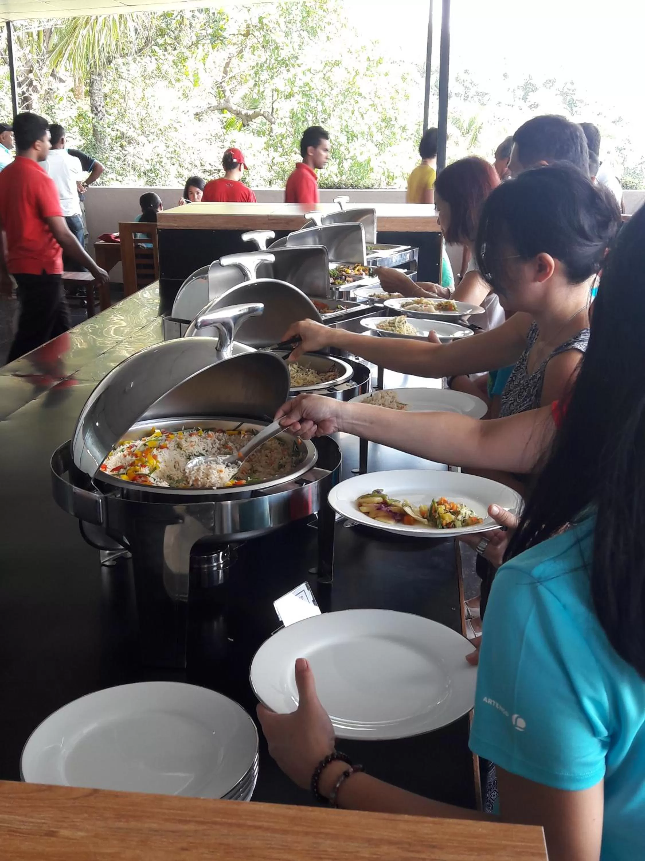 Restaurant/places to eat in Ballena Regency