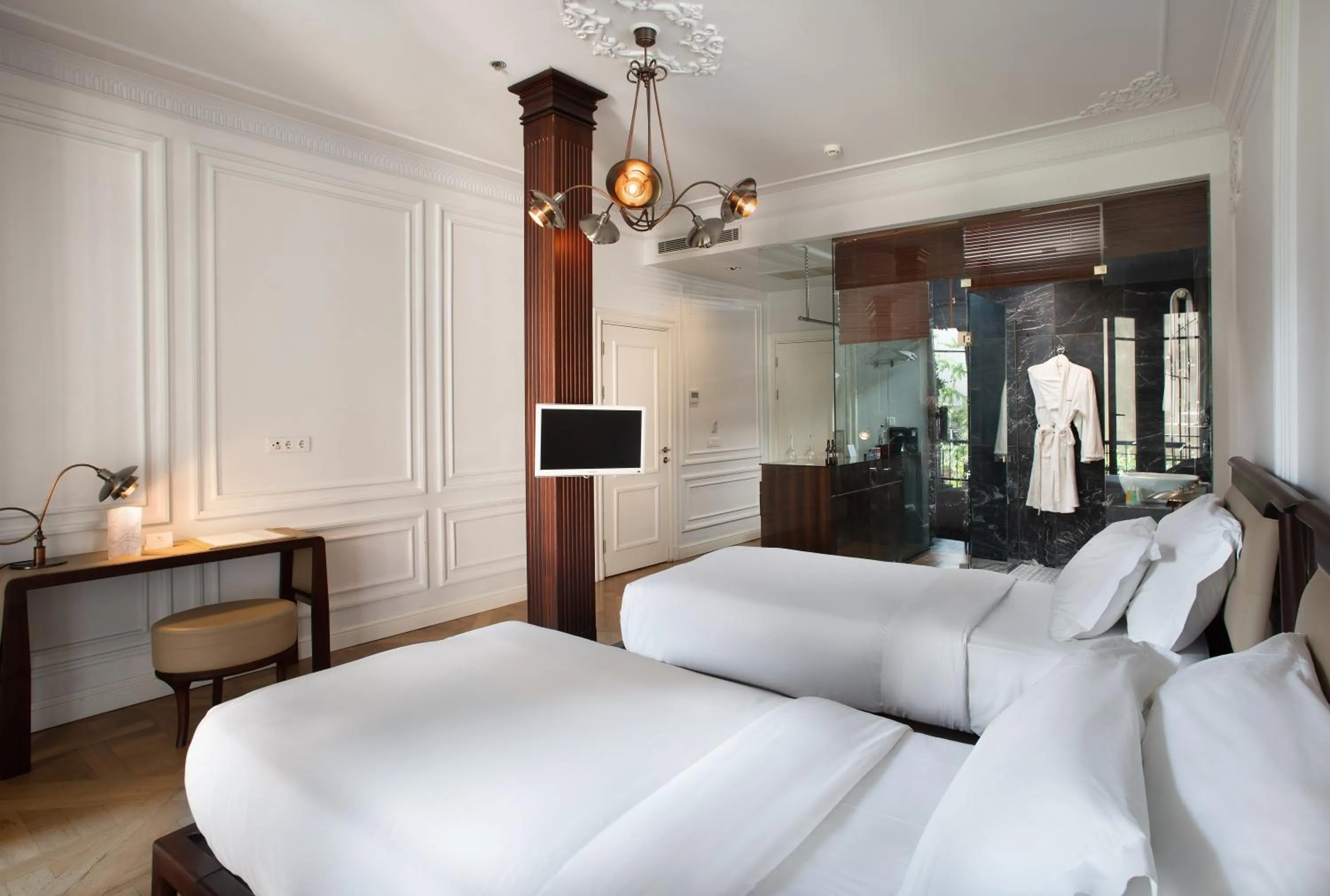 Bed in Georges Hotel Galata