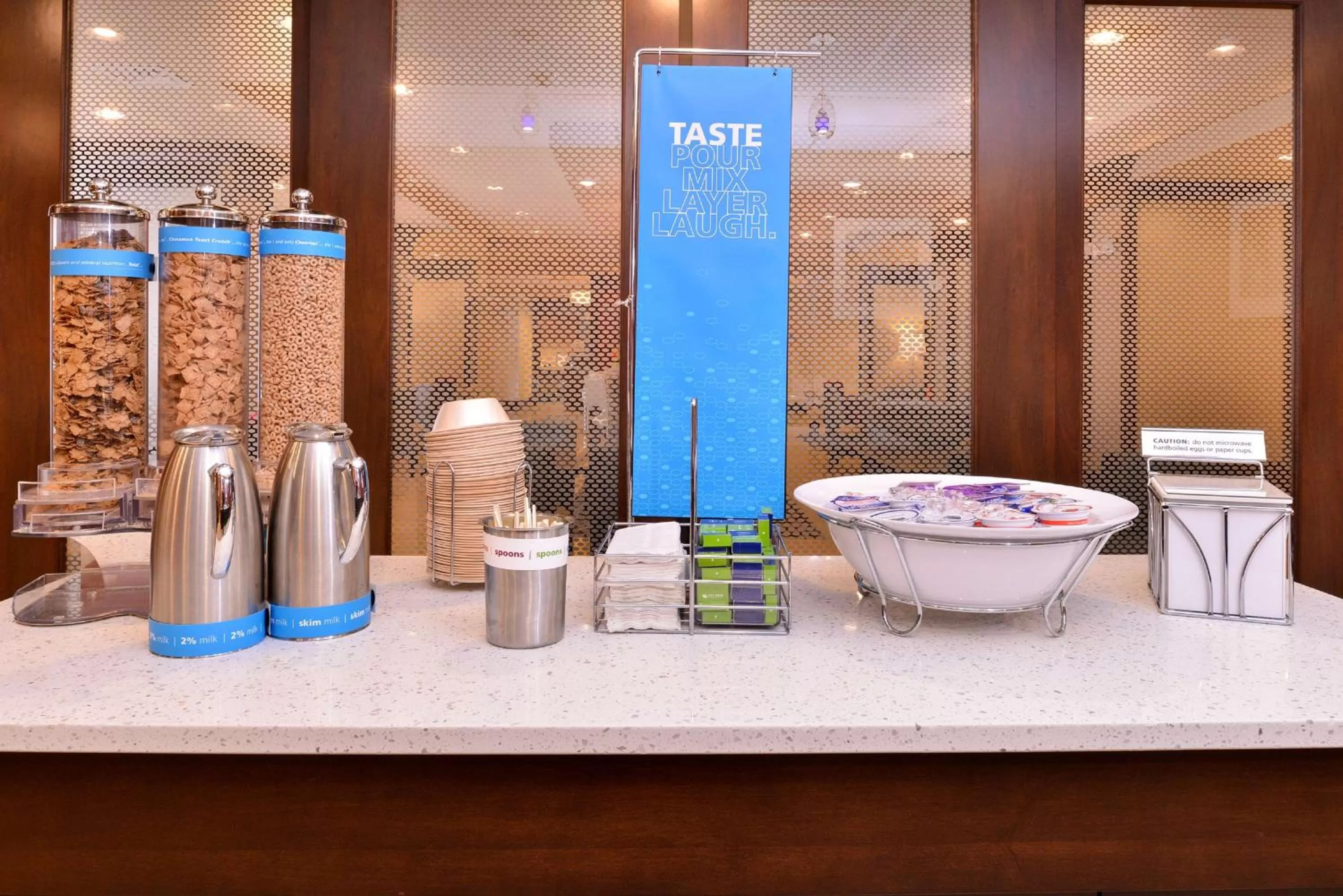 Dining area in Hampton Inn Rome