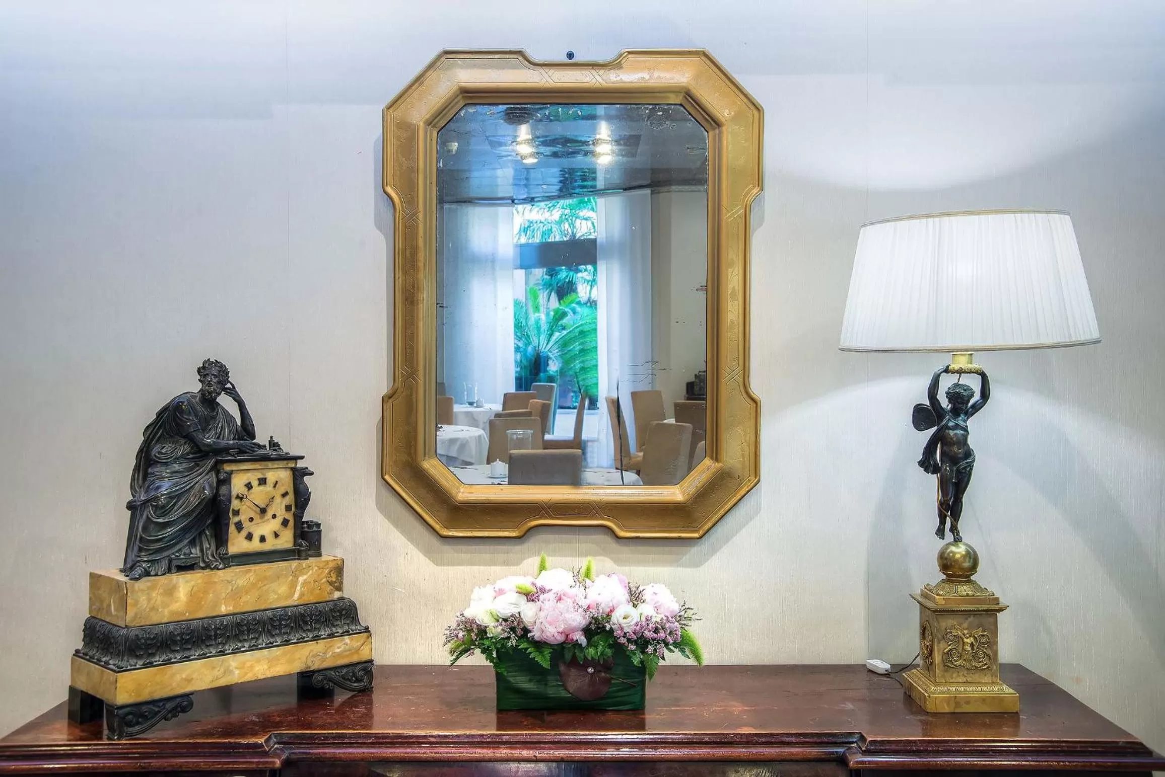 Decorative detail in Mini Palace Hotel