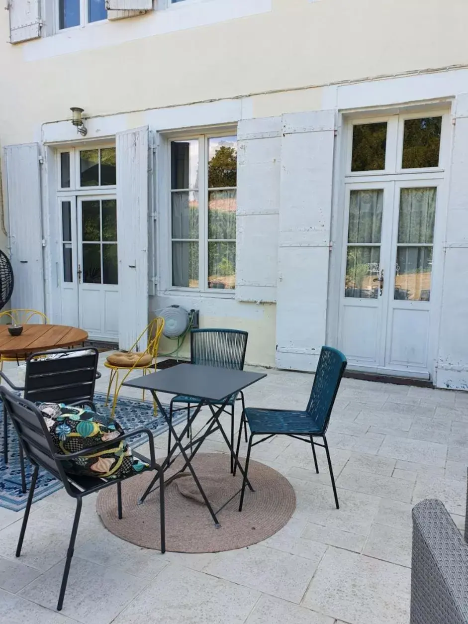 Superior Double Room - single occupancy in H de Surgères Superior Double Room - single occupancy in H de Surgères