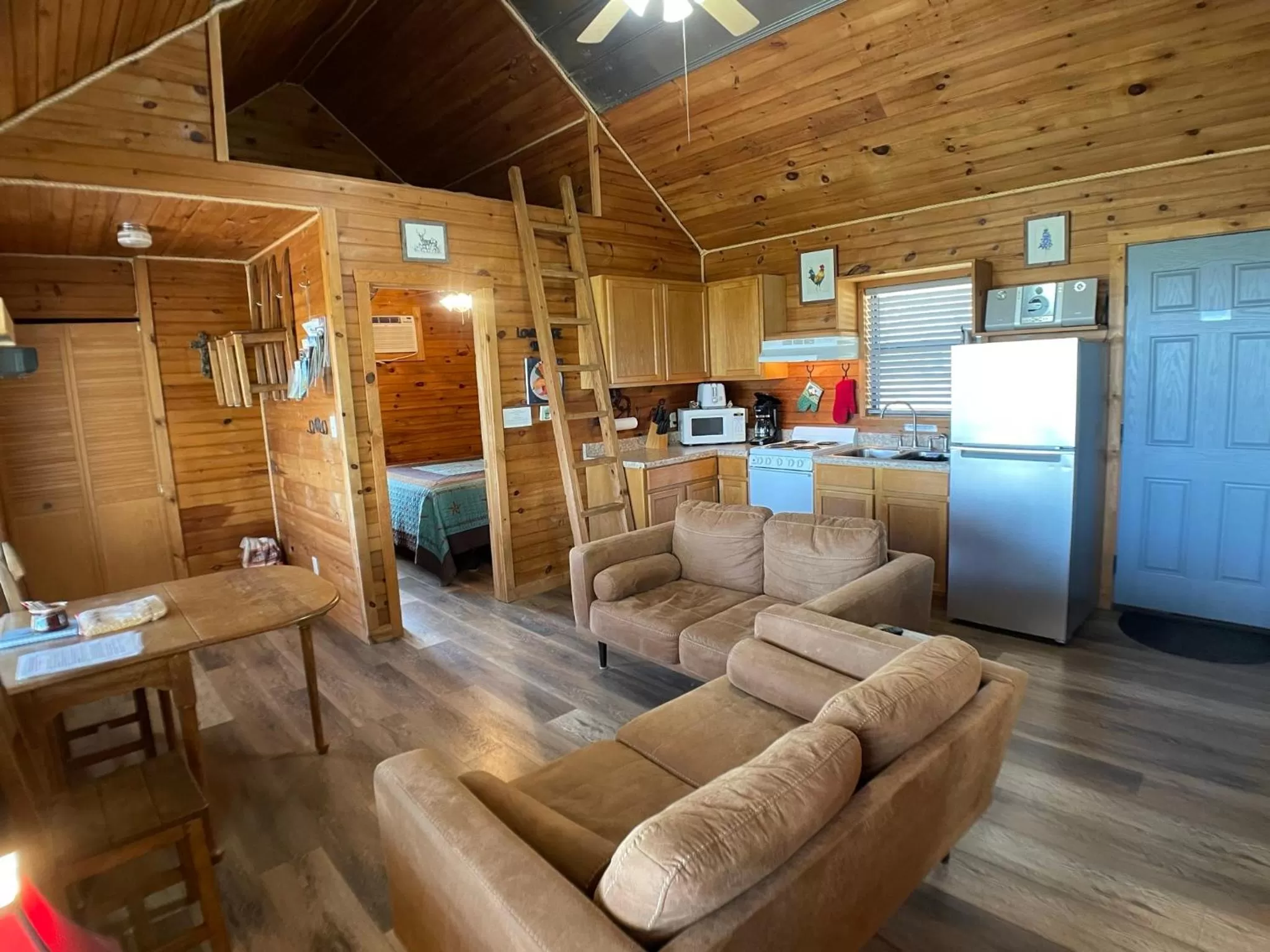 Living room in Walnut Canyon Cabins