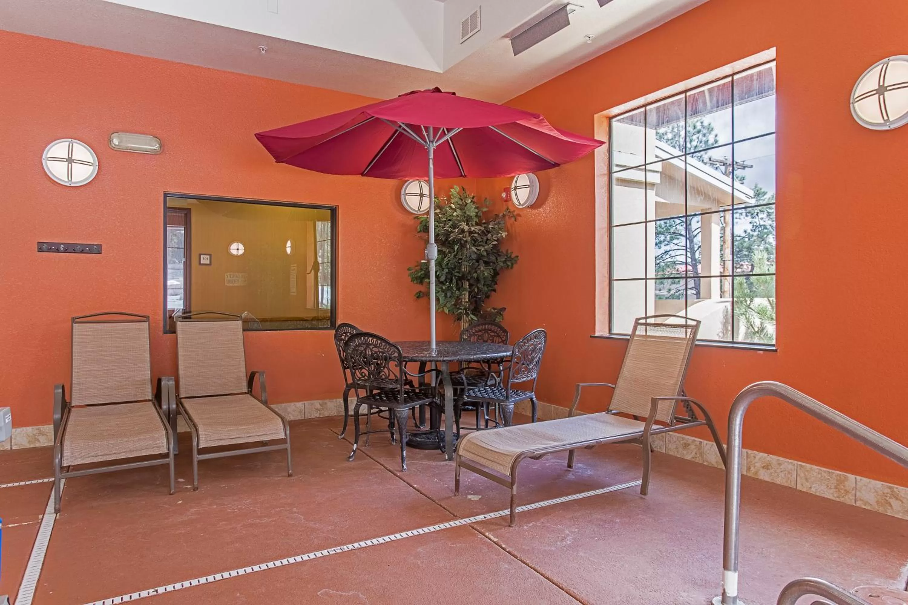 Swimming pool in Hotel Ruidoso