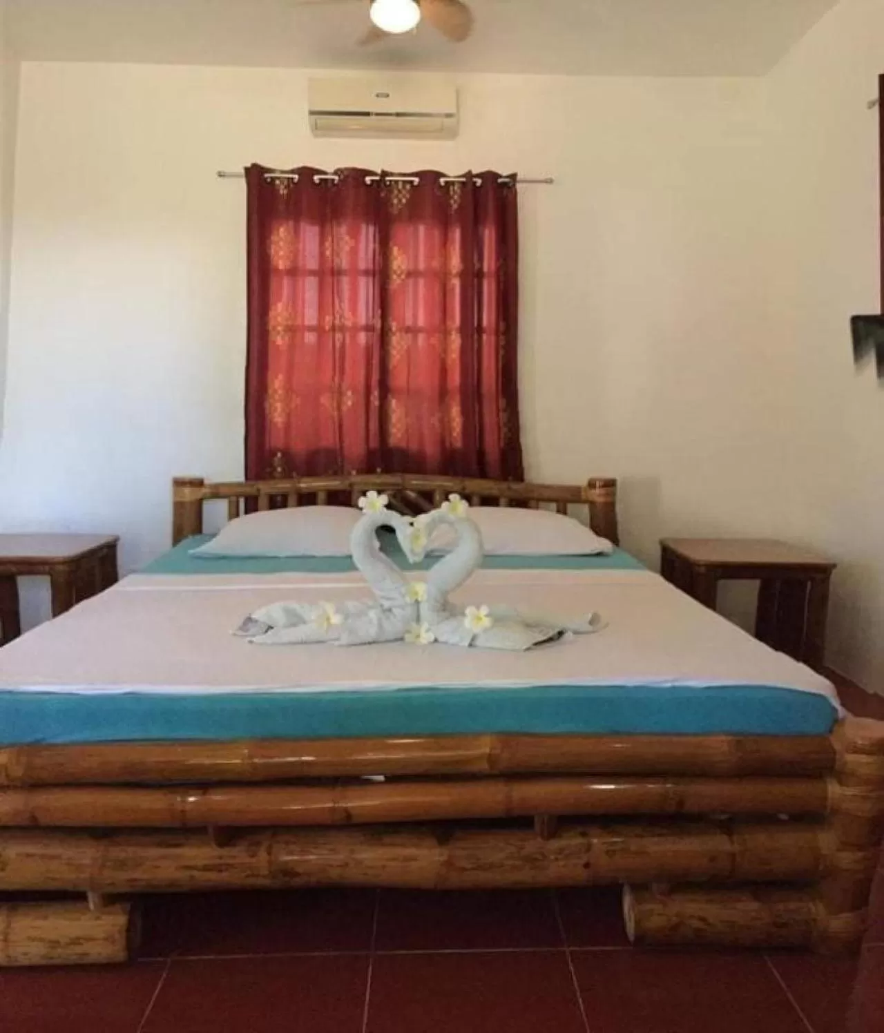 Bed in Tauig Beach Resort