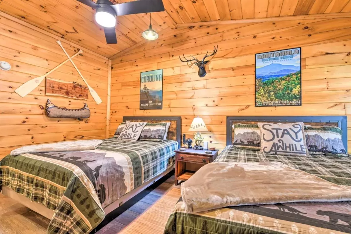 Bed in The Lodge Nantahala River