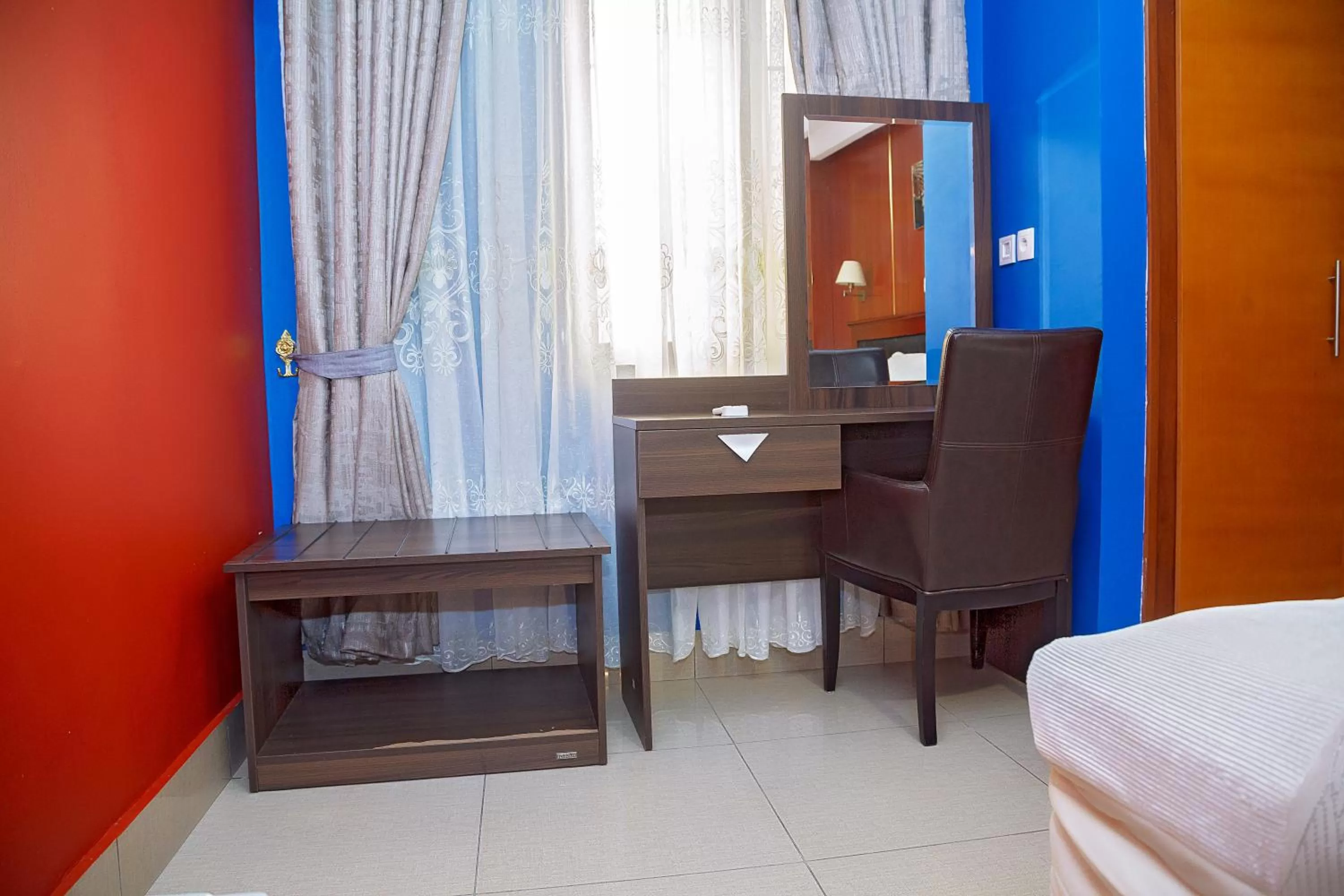 NOUBOU INTERNATIONAL HOTEL BONAPRISO