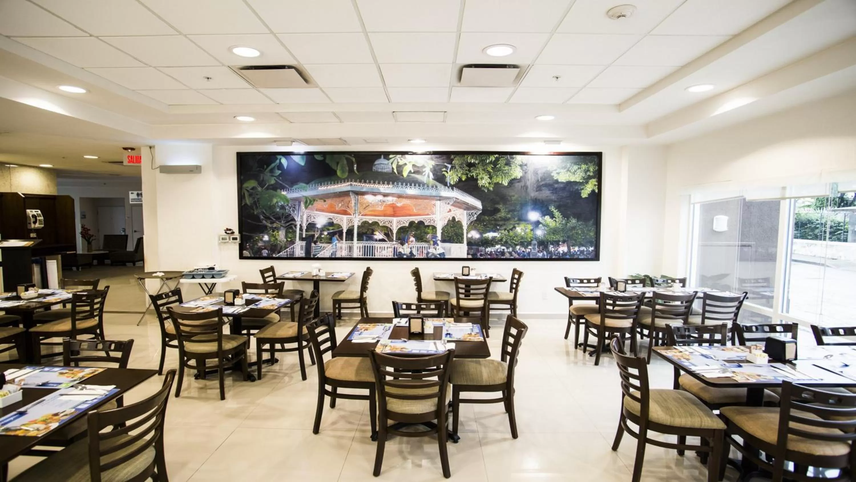 Restaurant/places to eat in Holiday Inn Express Tuxtla Gutierrez La Marimba by IHG