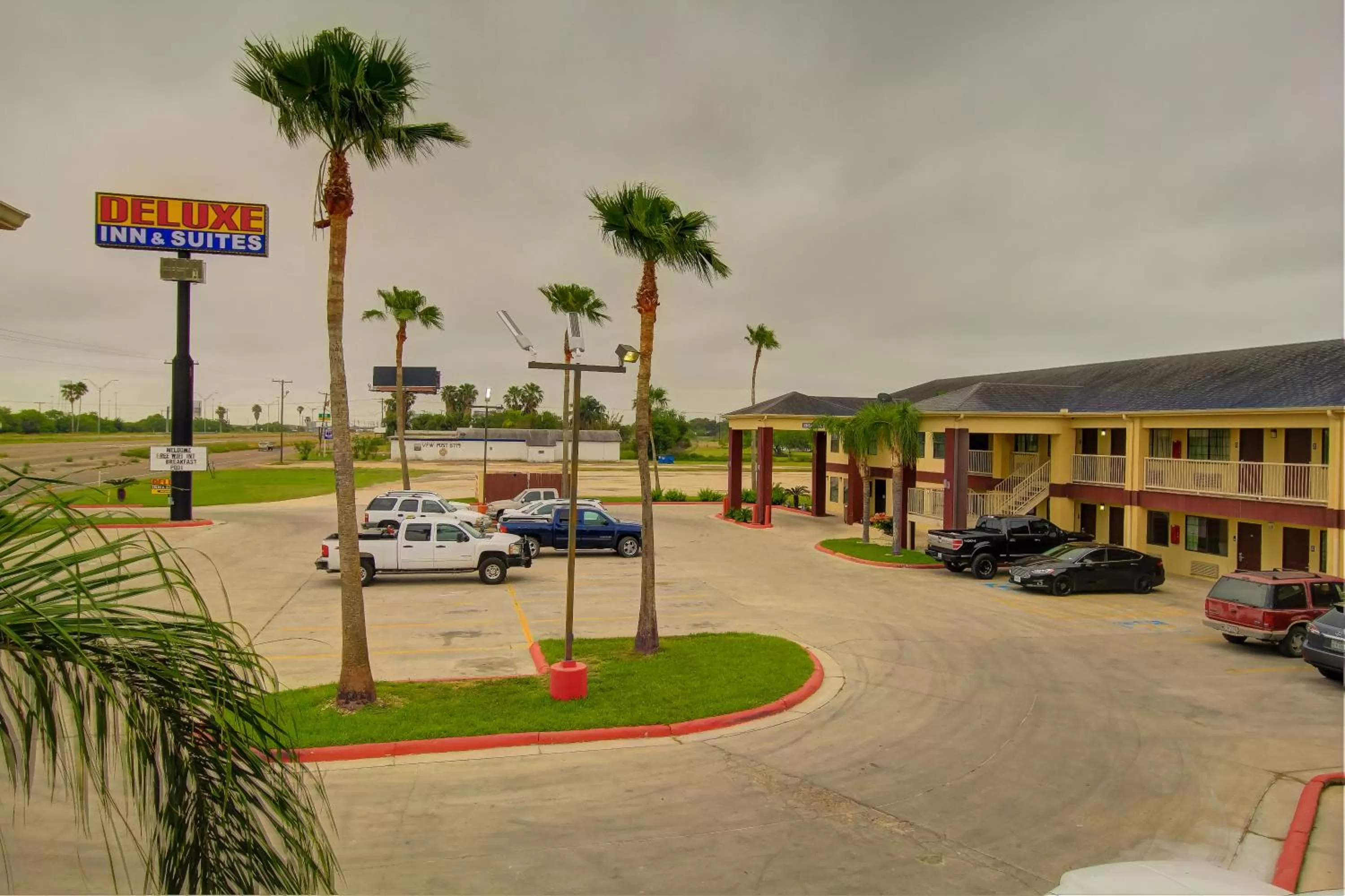 Deluxe Inn and Suites