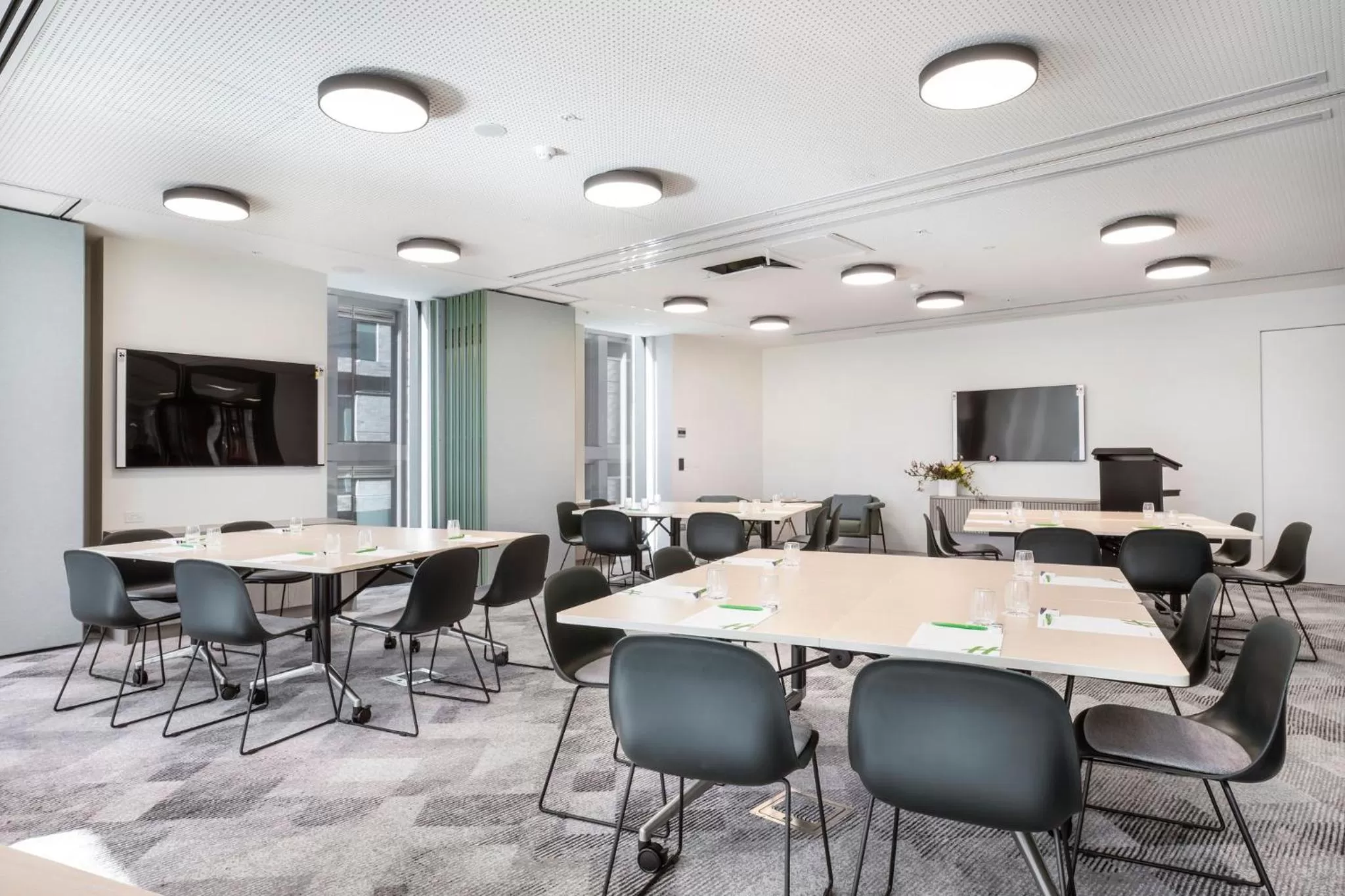 Meeting/conference room in Holiday Inn & Suites Geelong by IHG
