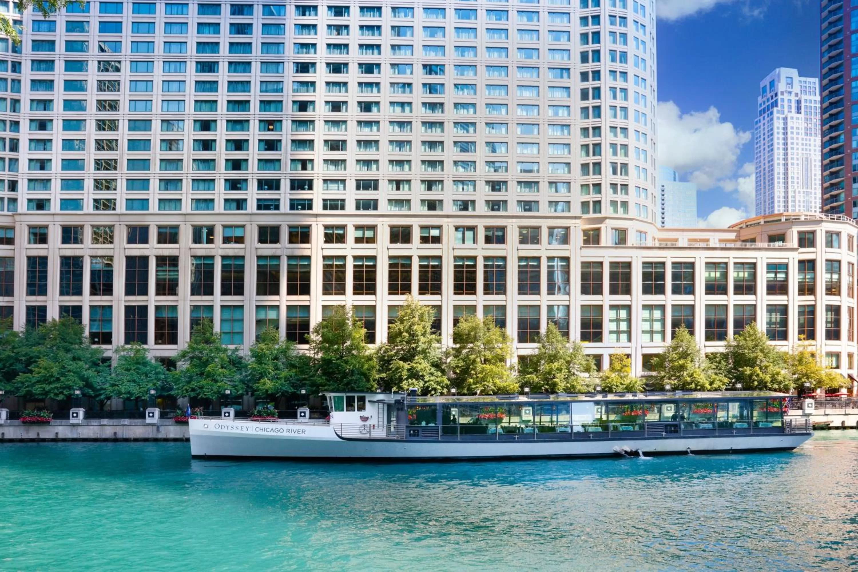 Property building in Sheraton Grand Chicago Riverwalk
