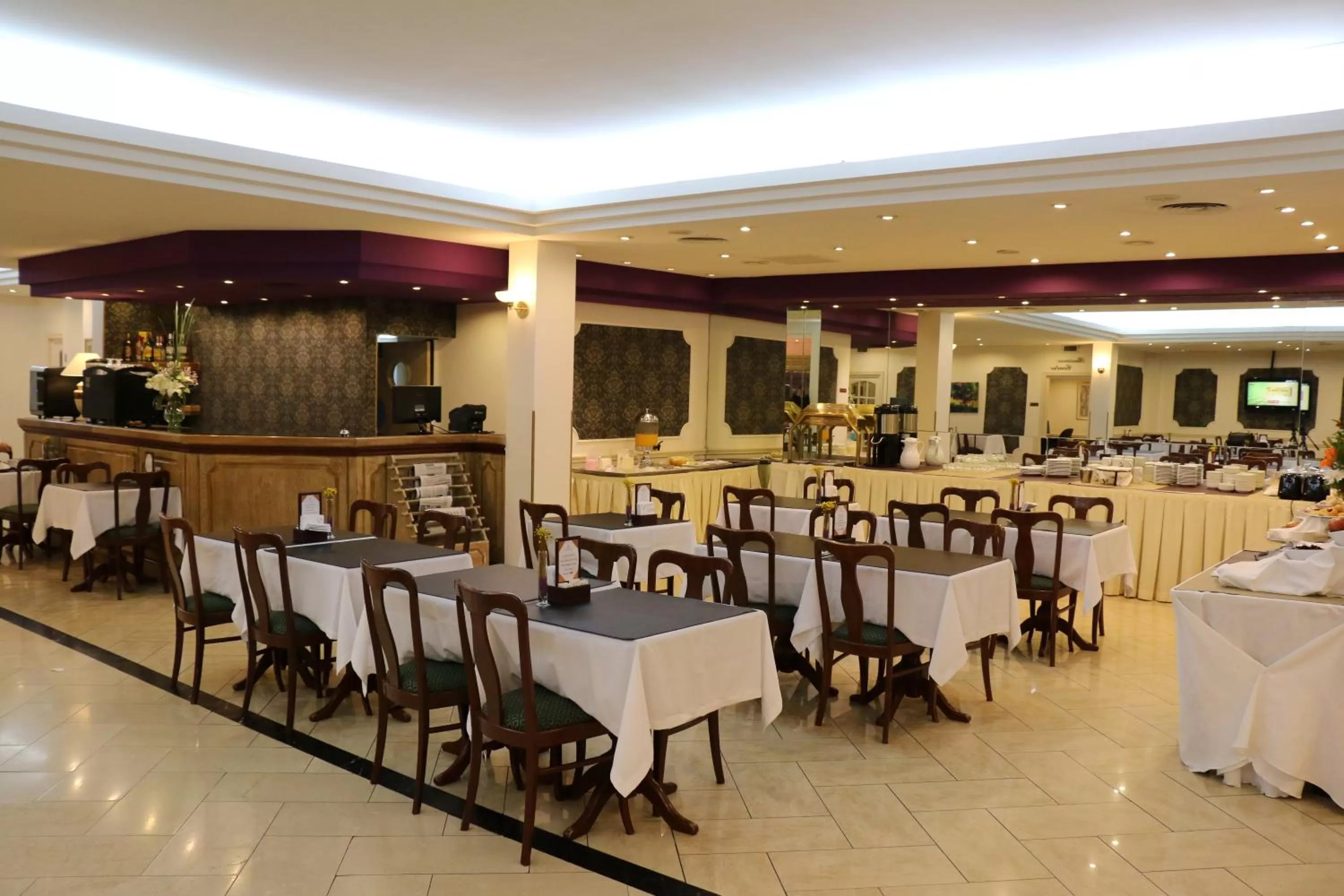 Lounge or bar, Restaurant/Places to Eat in Centuria Hotel Buenos Aires