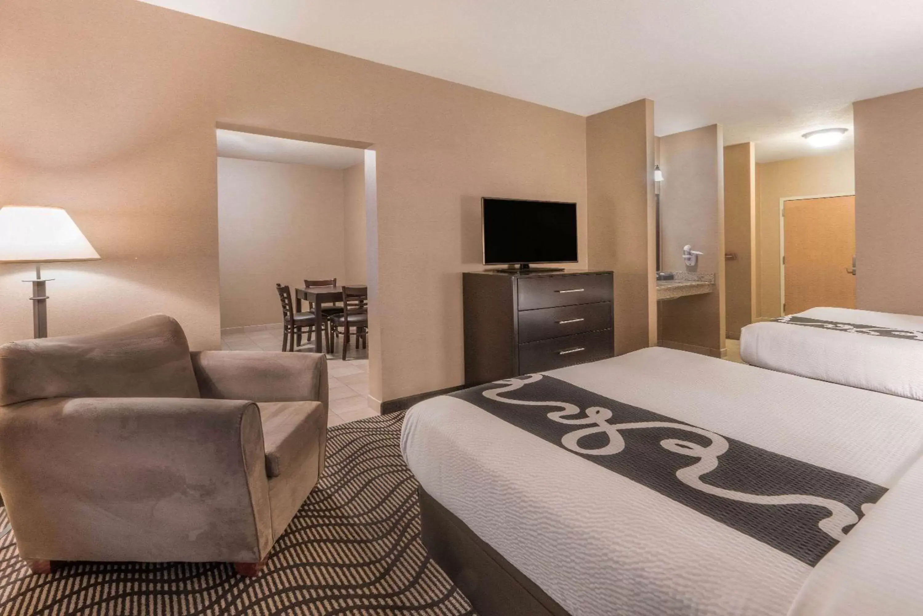 Queen Room w/Two Queen Beds & Kitchenette Mobility/Hearing Access - Non-Smoking in La Quinta by Wyndham Idaho Falls/Ammon Queen Room w/Two Queen Beds & Kitchenette Mobility/Hearing Access - Non-Smoking in La Quinta by Wyndham Idaho Falls/Ammon