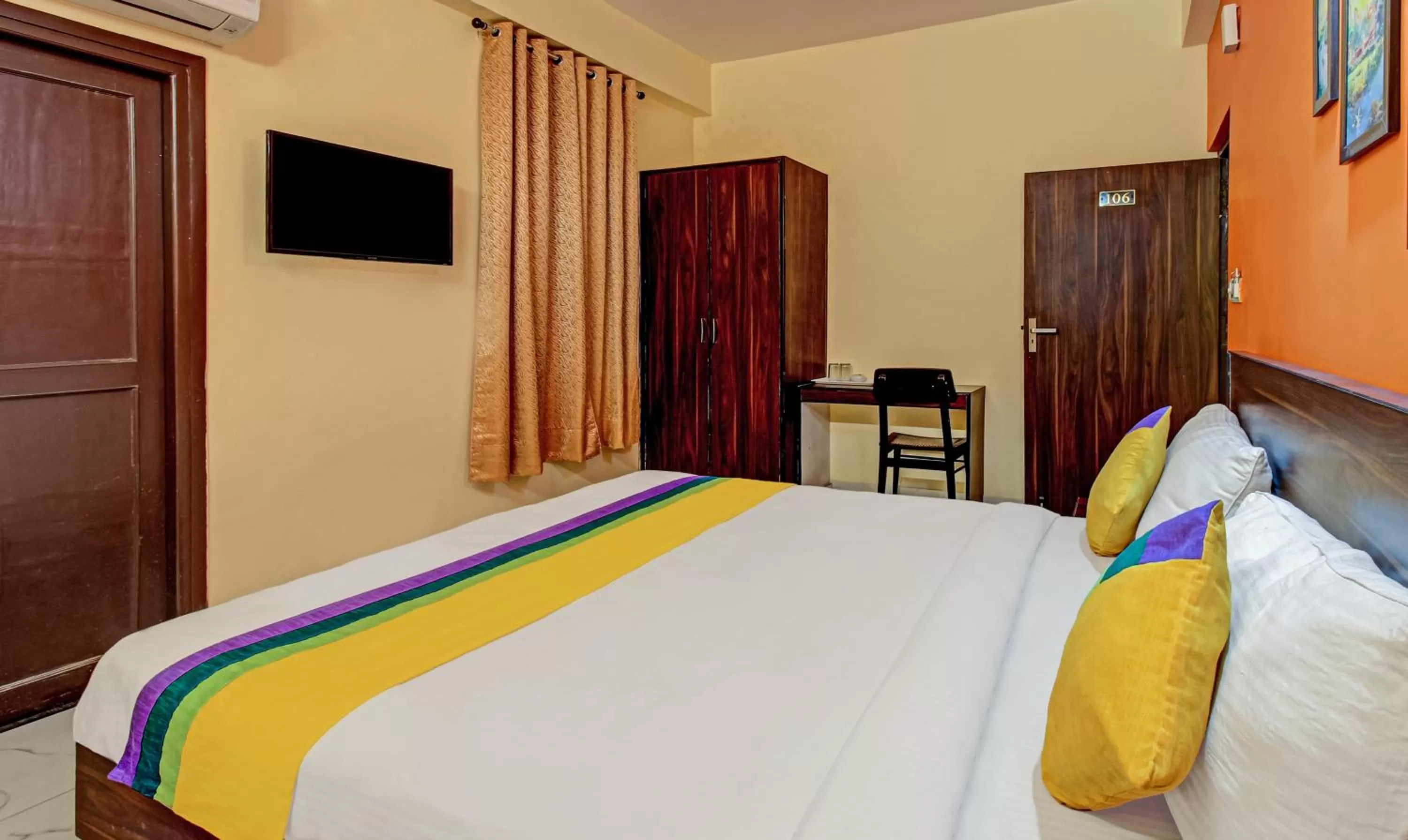 Itsy By Treebo - Royal Monarch