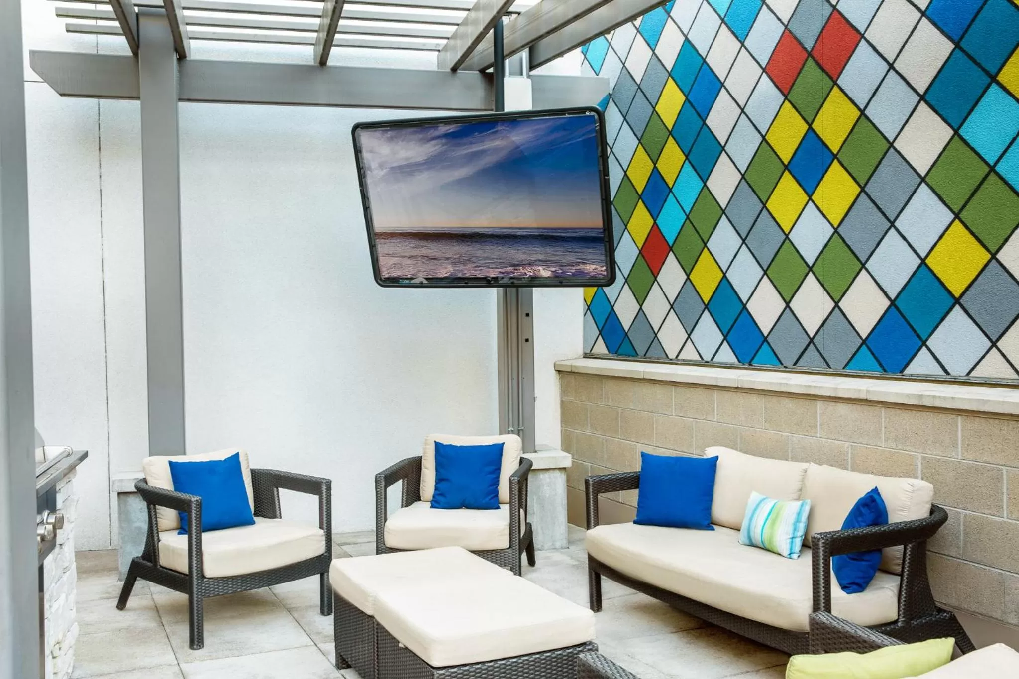 Communal lounge/ TV room in Placemakr Music Row - Vanderbilt