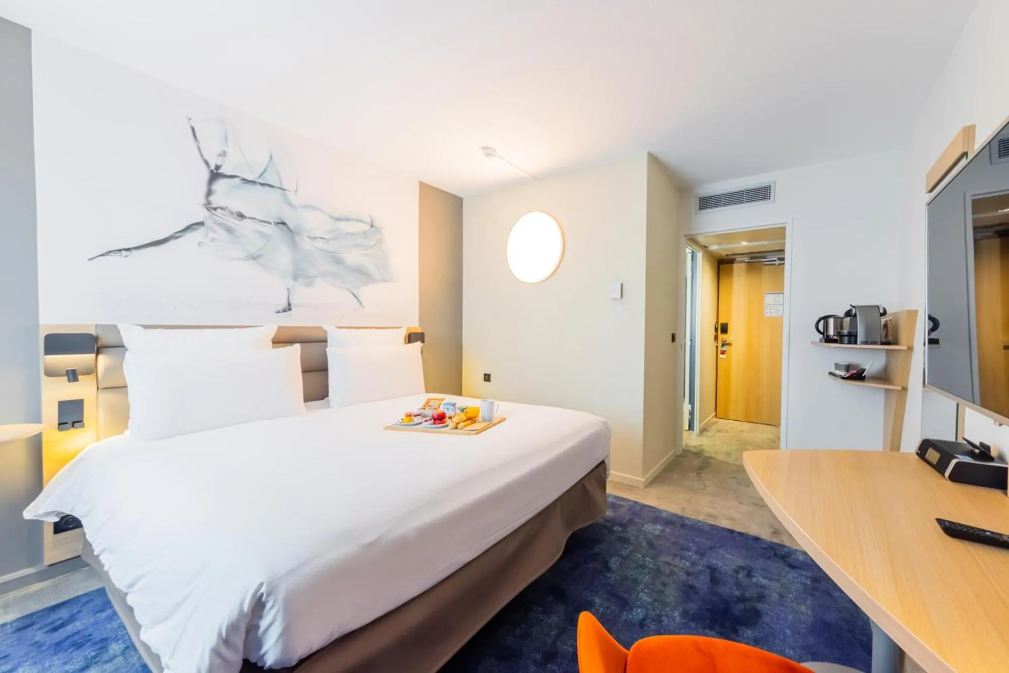 Photo of the whole room, Bed in Mercure Paris Massy Gare TGV