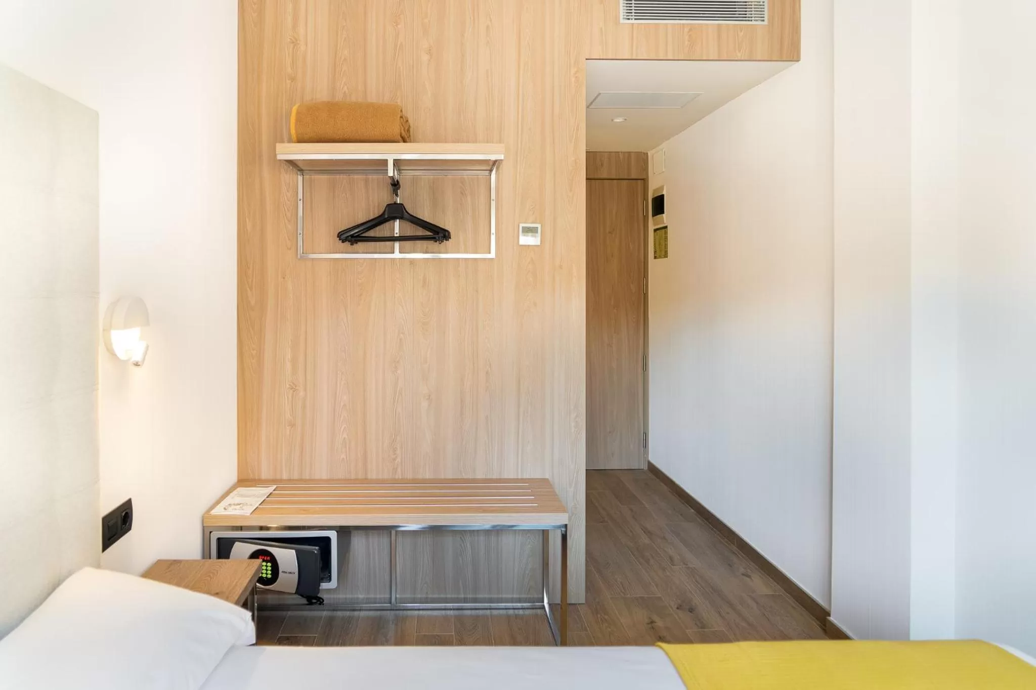 wardrobe, Bed in Caledonian
