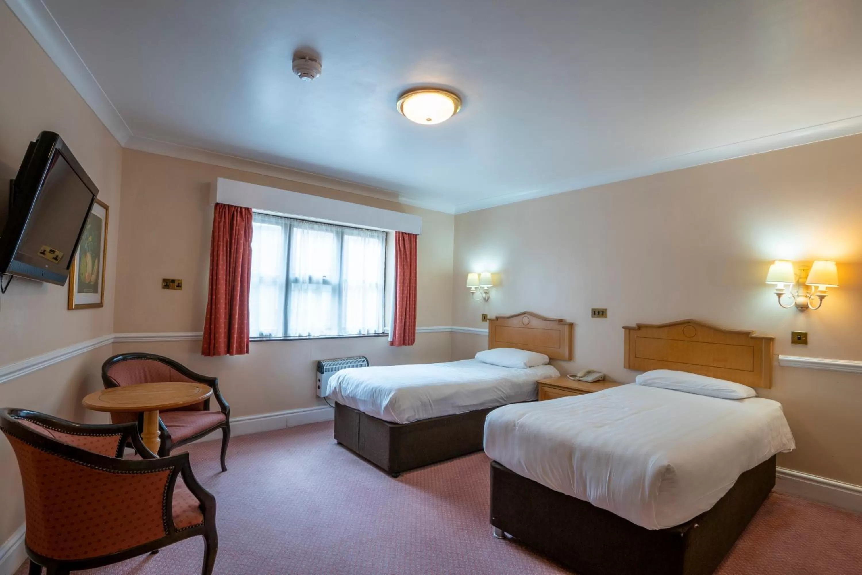 Bedroom, Bed in Beaufort Park Hotel