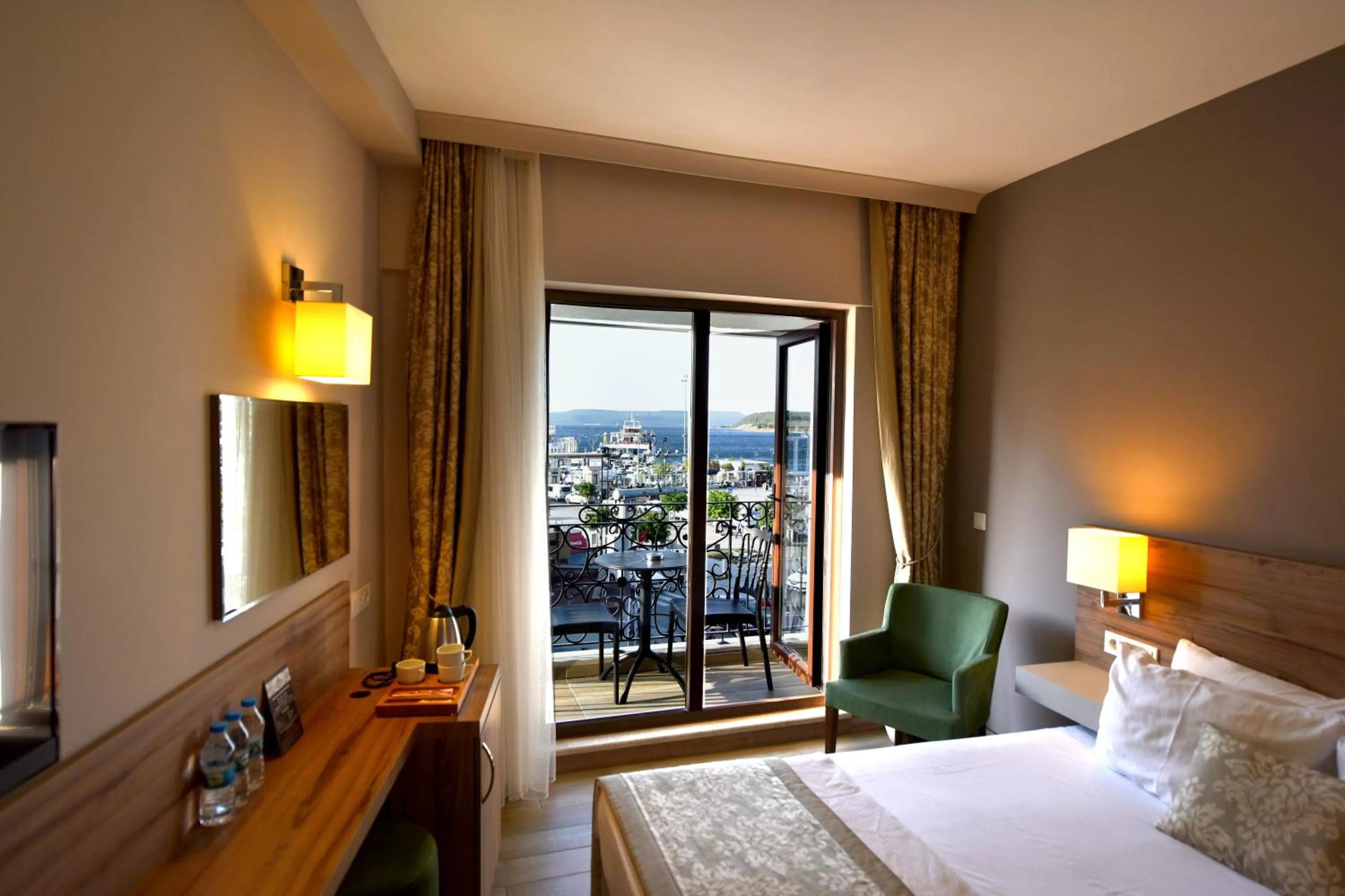 Balcony/Terrace, Bed in Kule Hotel