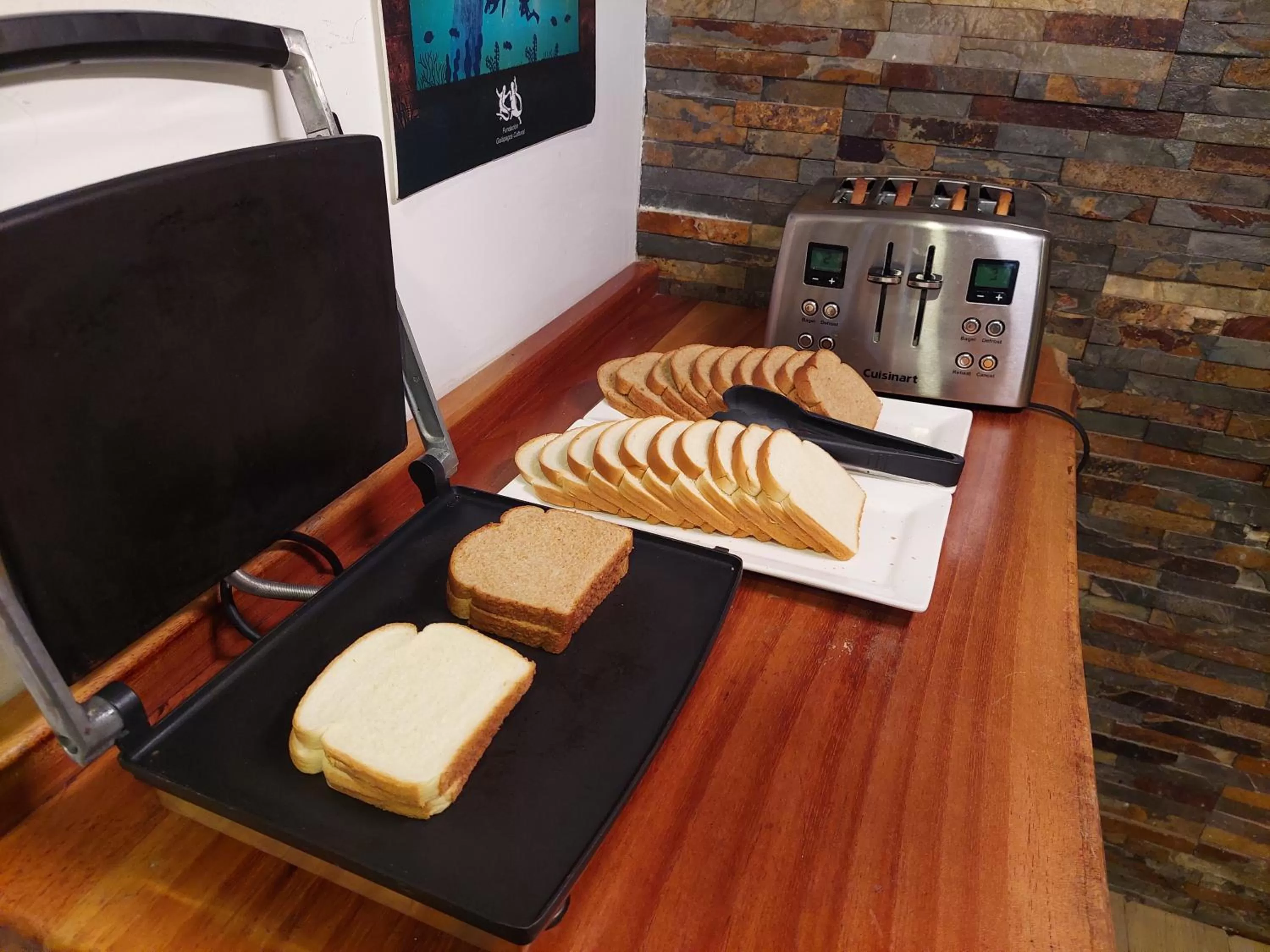 Coffee/tea facilities, TV/Entertainment Center in Hotel Las Ninfas