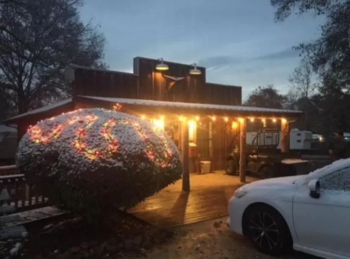 Property Building in Whispering Creek Lodging & RV Resort