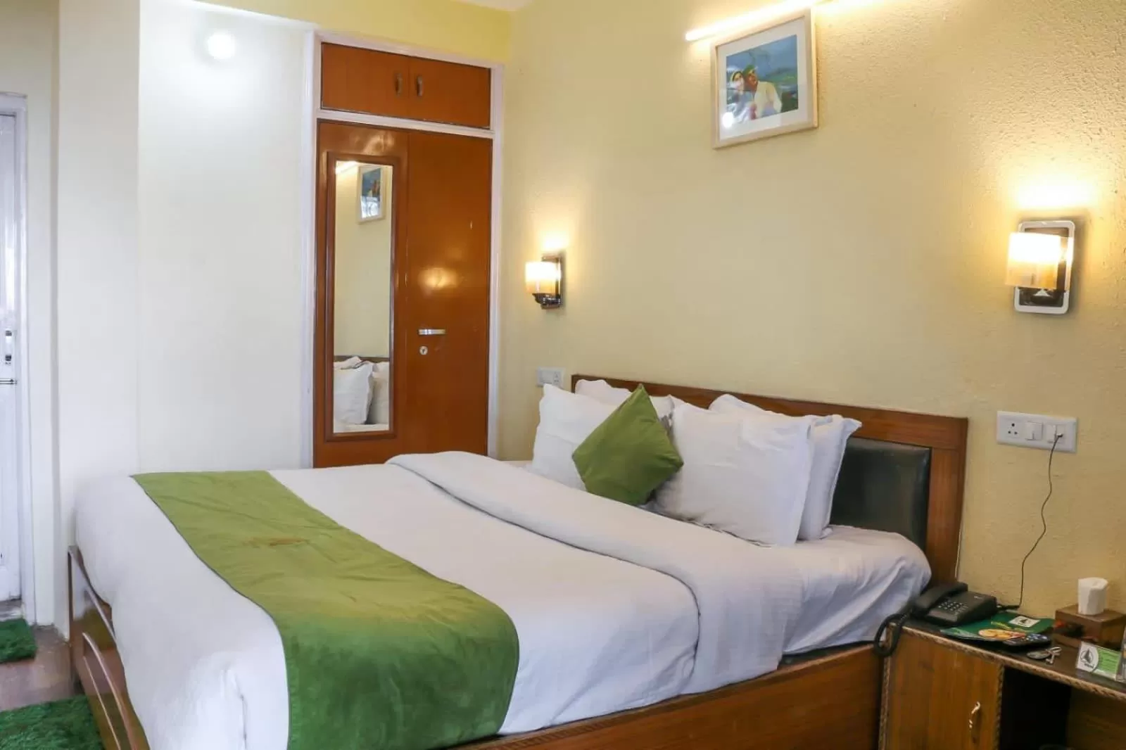 Bedroom, Bed in Jakhu Vibes