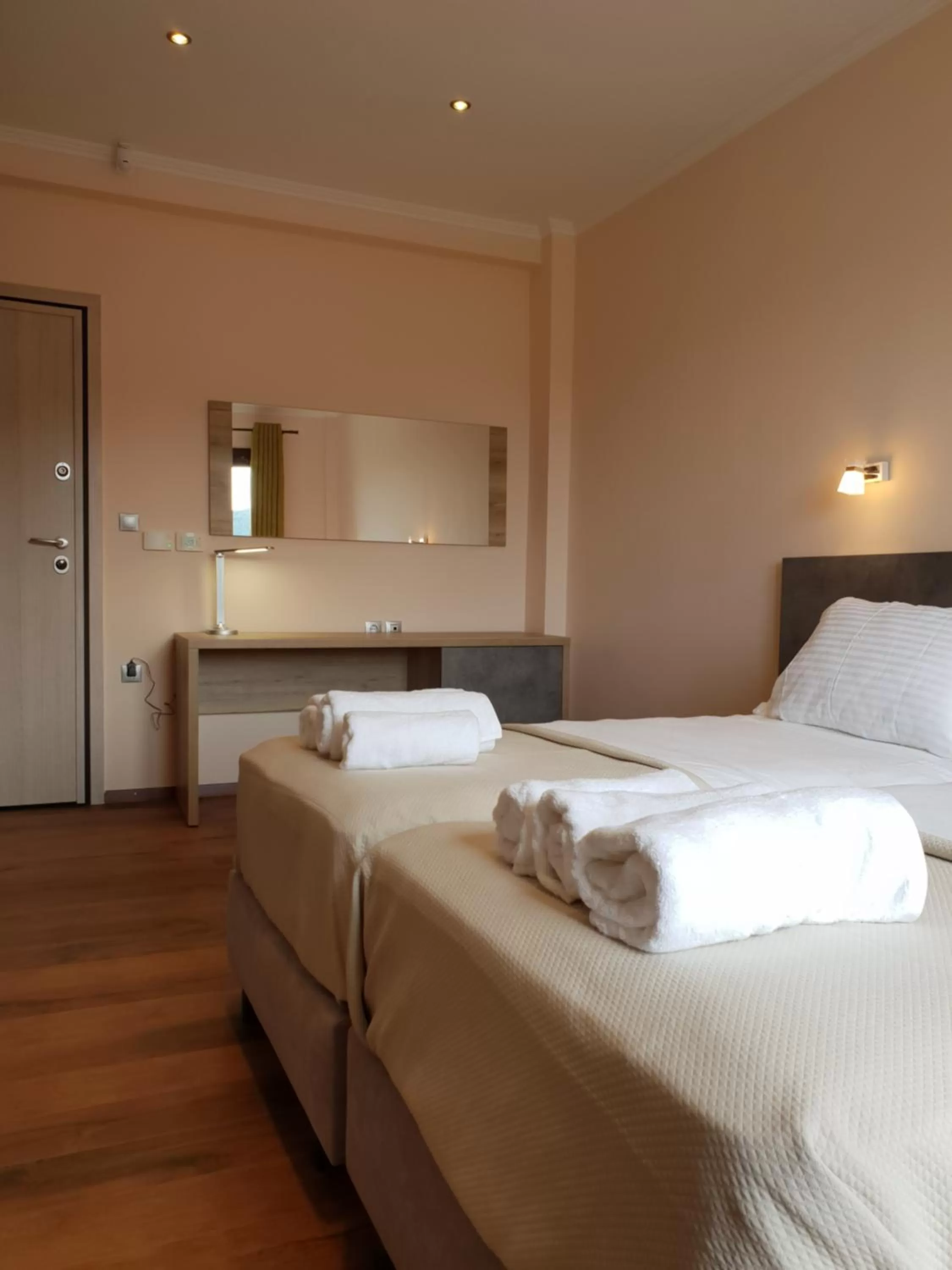 Photo of the whole room, Bed in Mondeus Inn Luxury