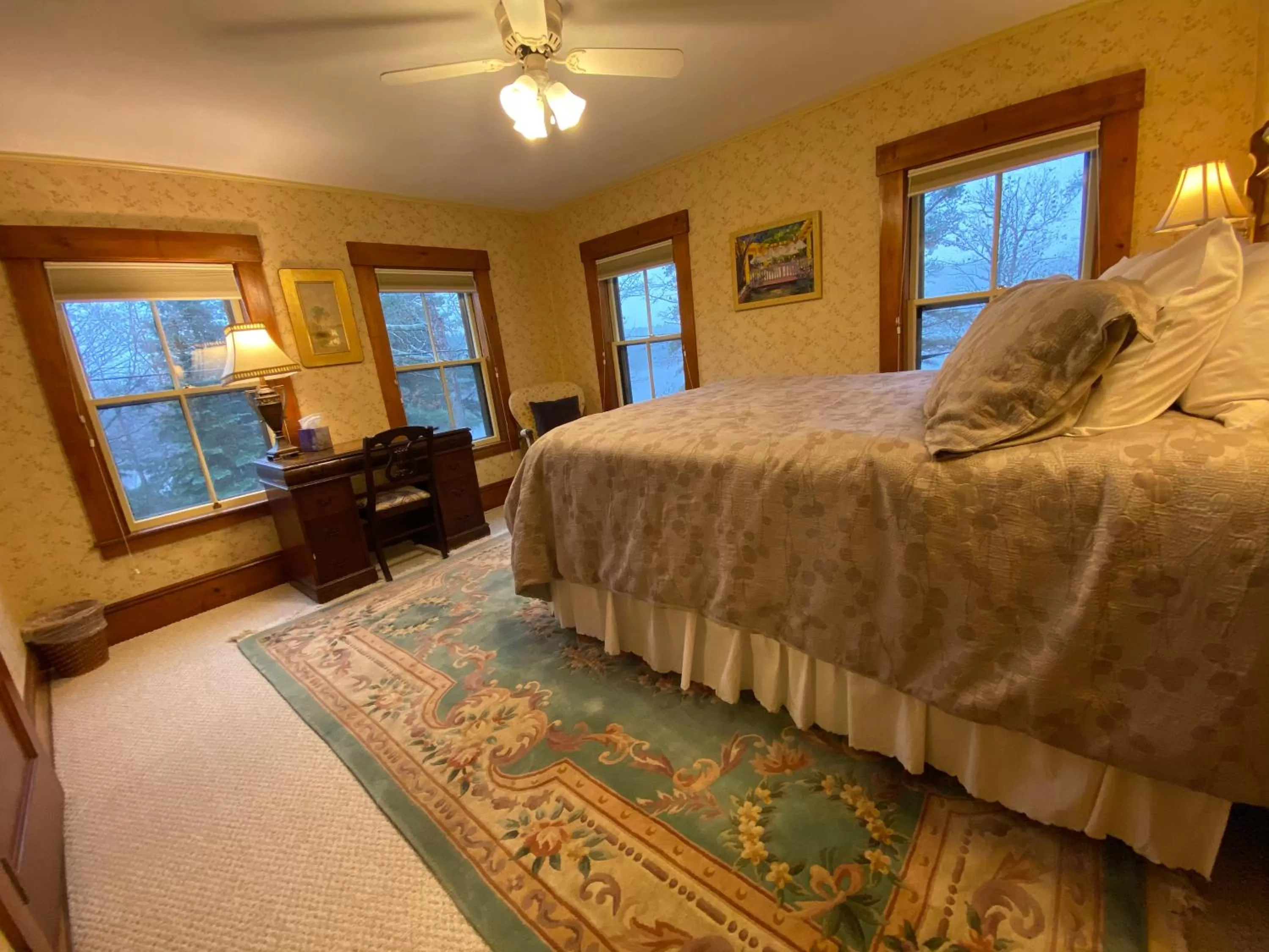 Bed in Follansbee Inn