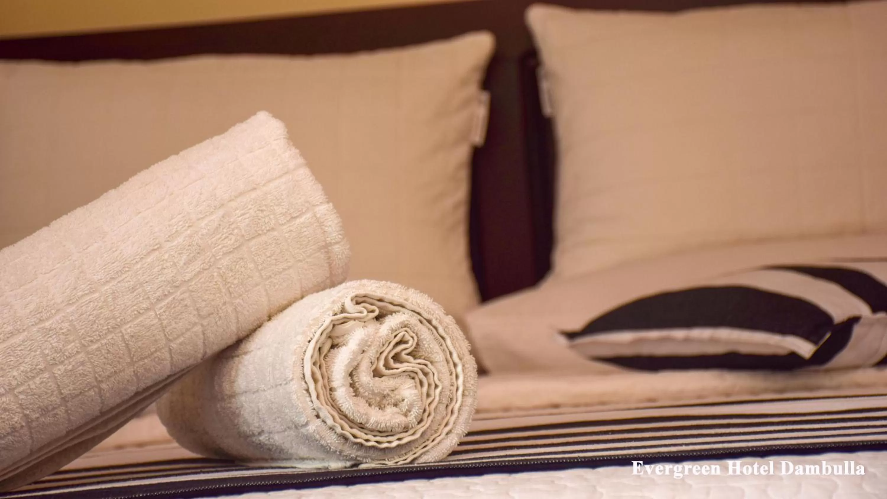 towels, Bed in Evergreen Hotel Dambulla