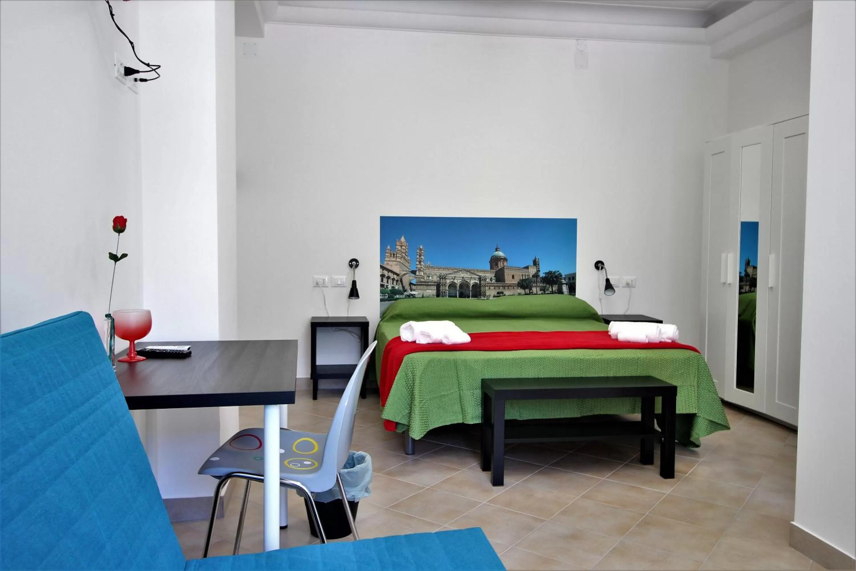 Photo of the whole room, Bed in B&B Into Palermo Rooms vicino al teatro Massimo