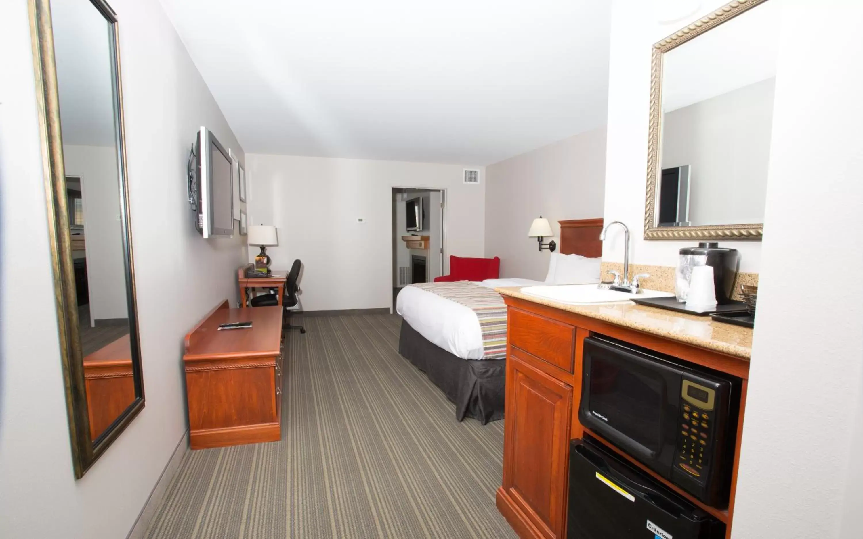 King Suite with Whirlpool - Disability Access/Non-Smoking in Country Inn & Suites by Radisson, Grand Forks, ND King Suite with Whirlpool - Disability Access/Non-Smoking in Country Inn & Suites by Radisson, Grand Forks, ND