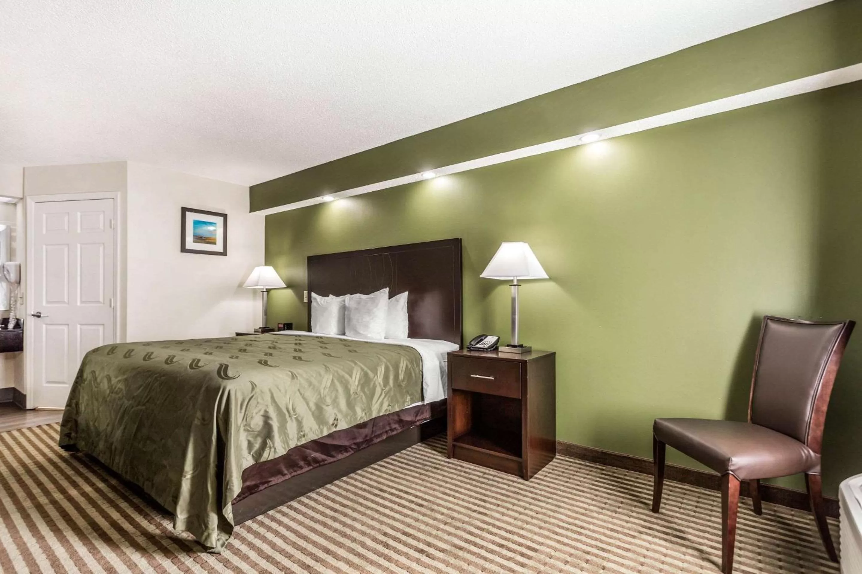 Photo of the whole room, Bed in Quality Inn Lancaster