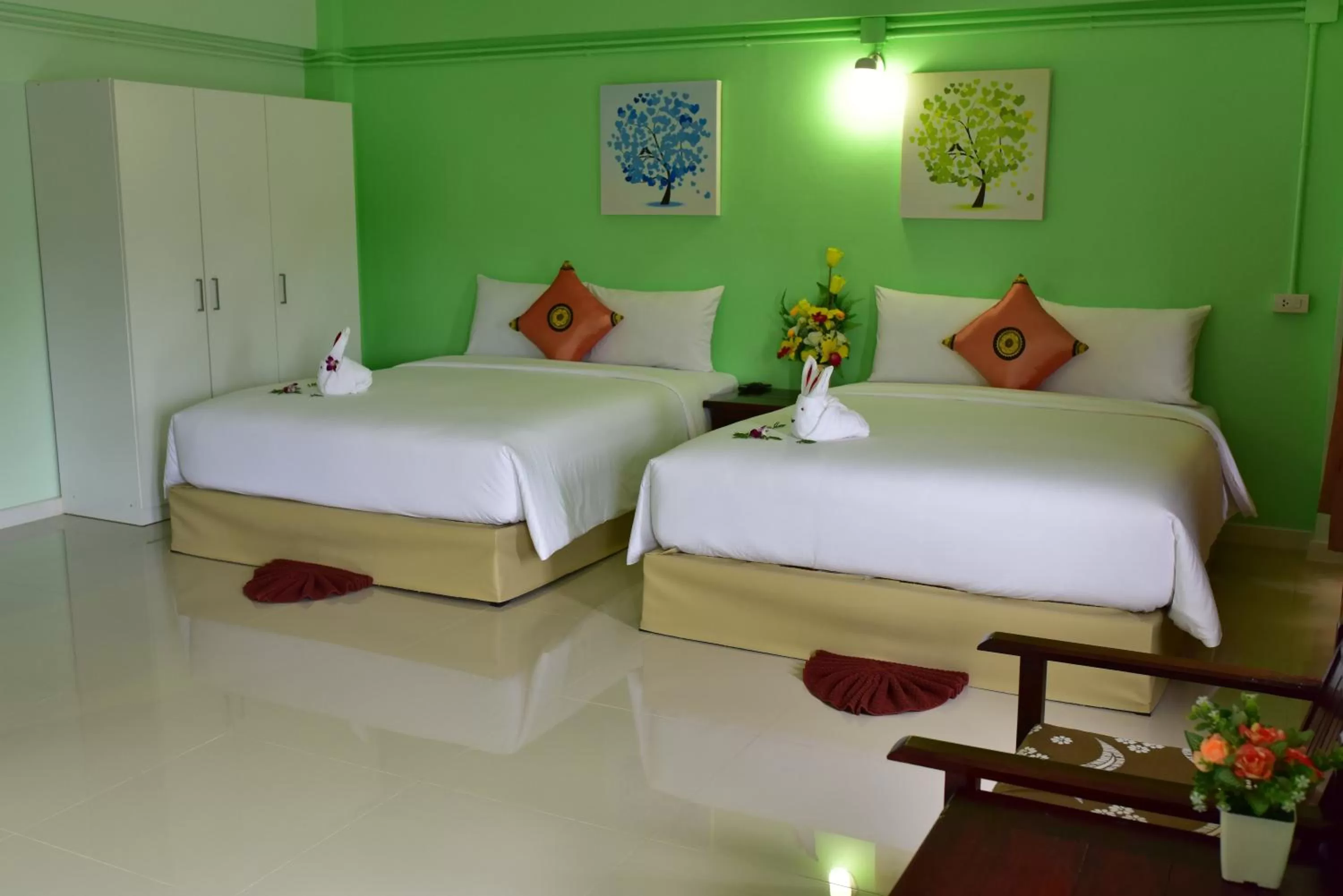 Photo of the whole room, Bed in Anchalee Resort