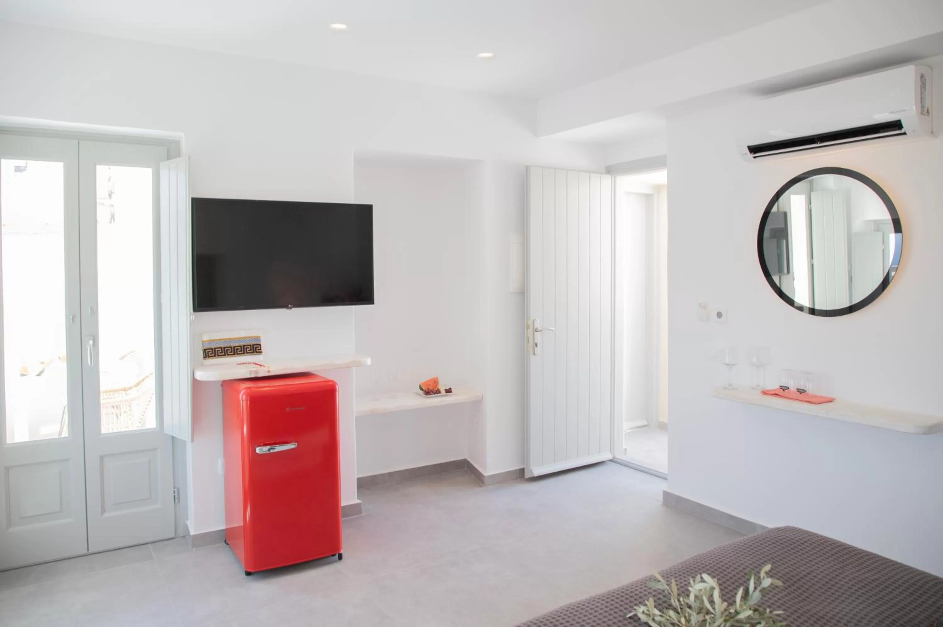 Caldera Cliff Illusion