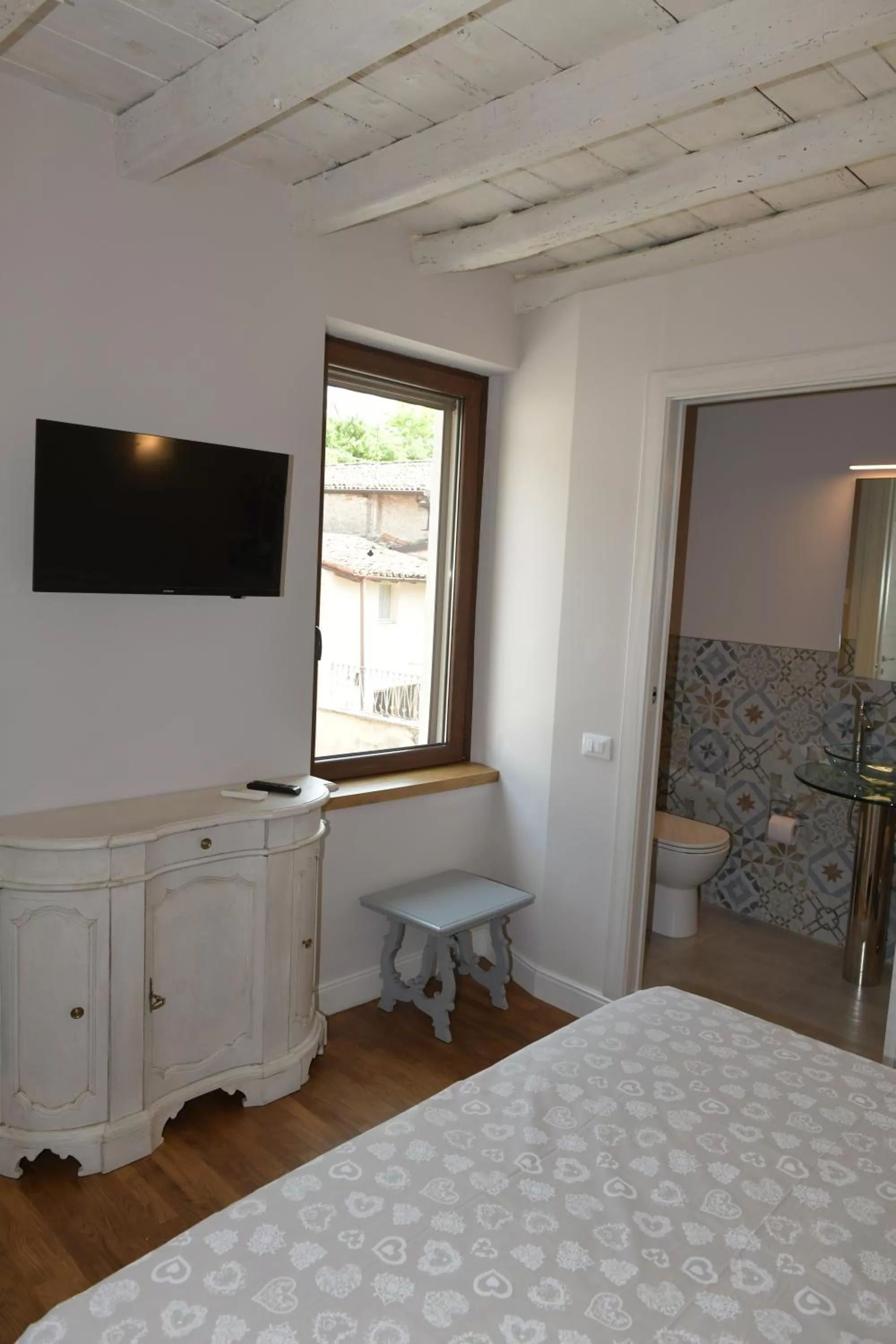 TV/Entertainment Center in Civico 43