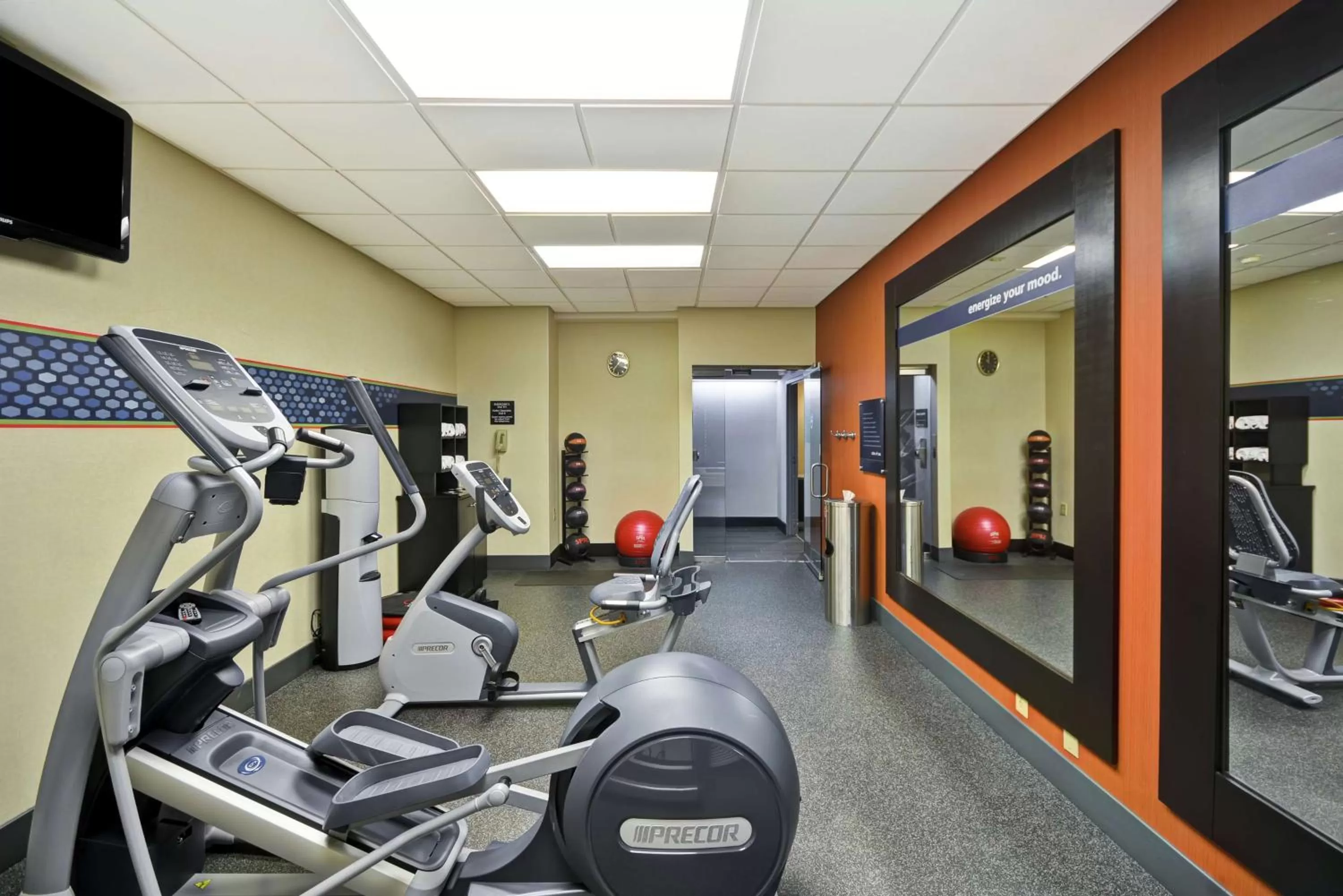 Fitness centre/facilities in Hampton Inn Auburn