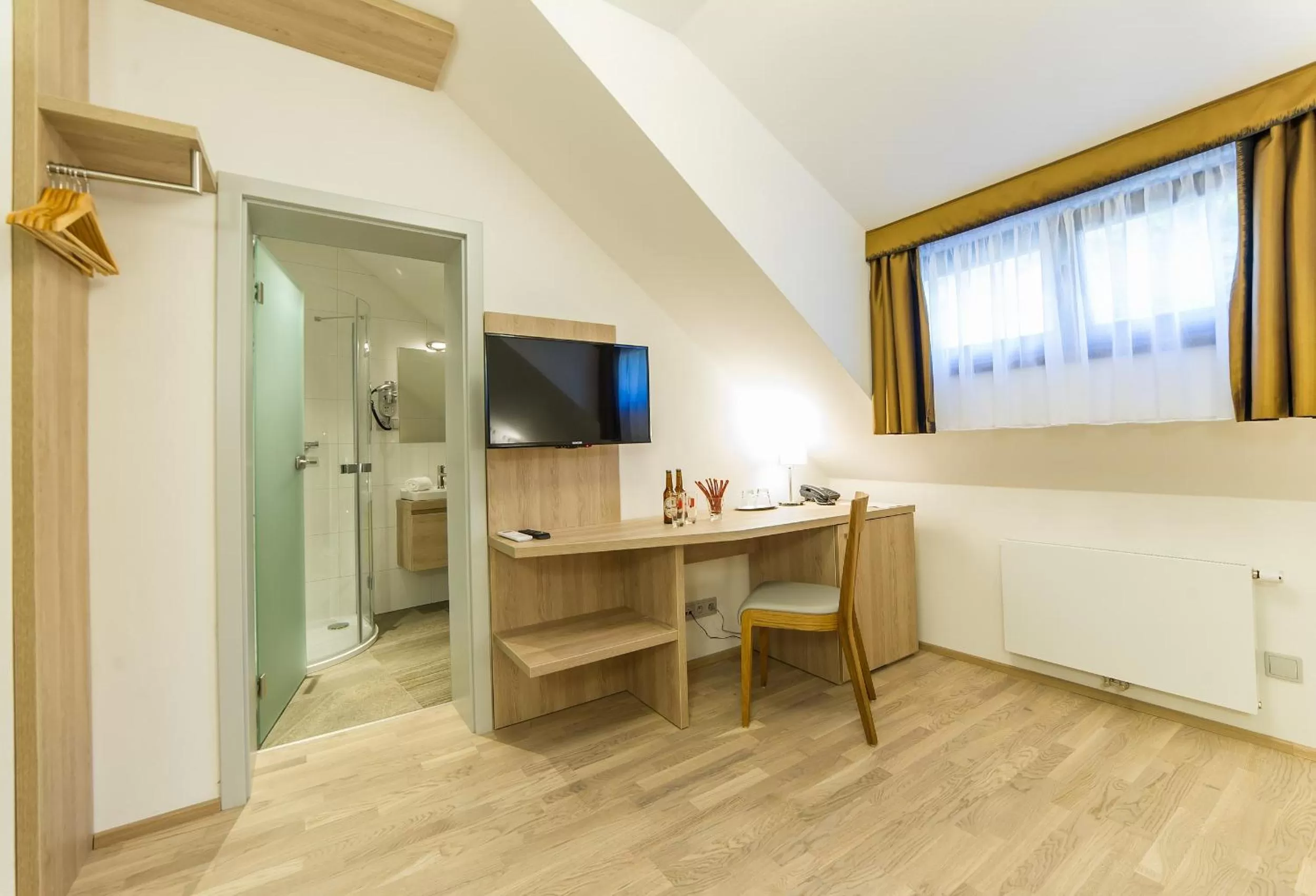 Bed in Garni hotel Castle Bridge