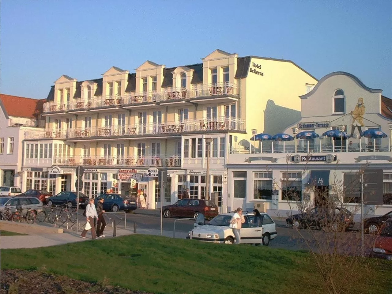 Facade/entrance, Property Building in Hotel Bellevue Warnemünde