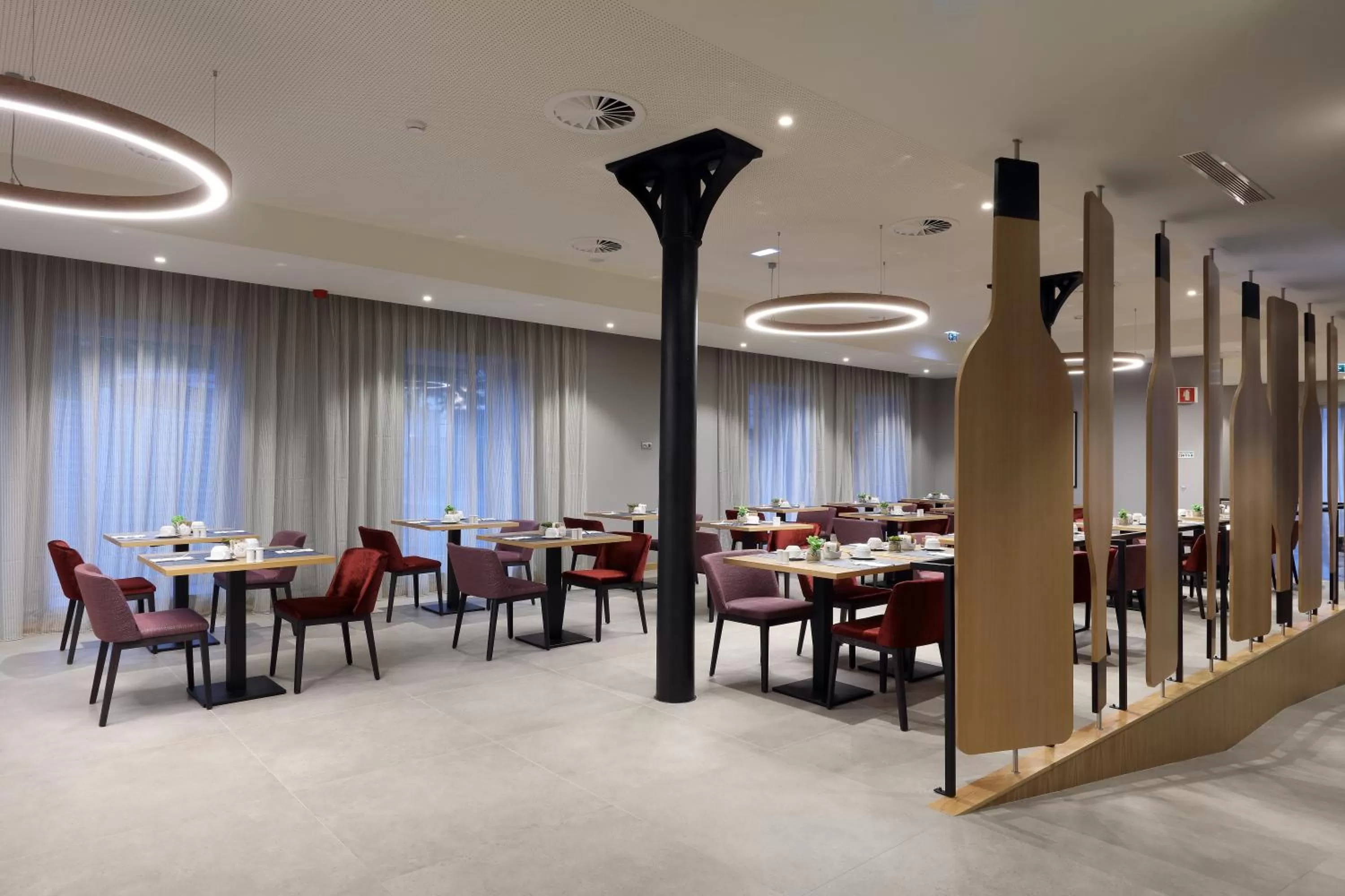 Lounge or bar in Eurostars Porto Centro