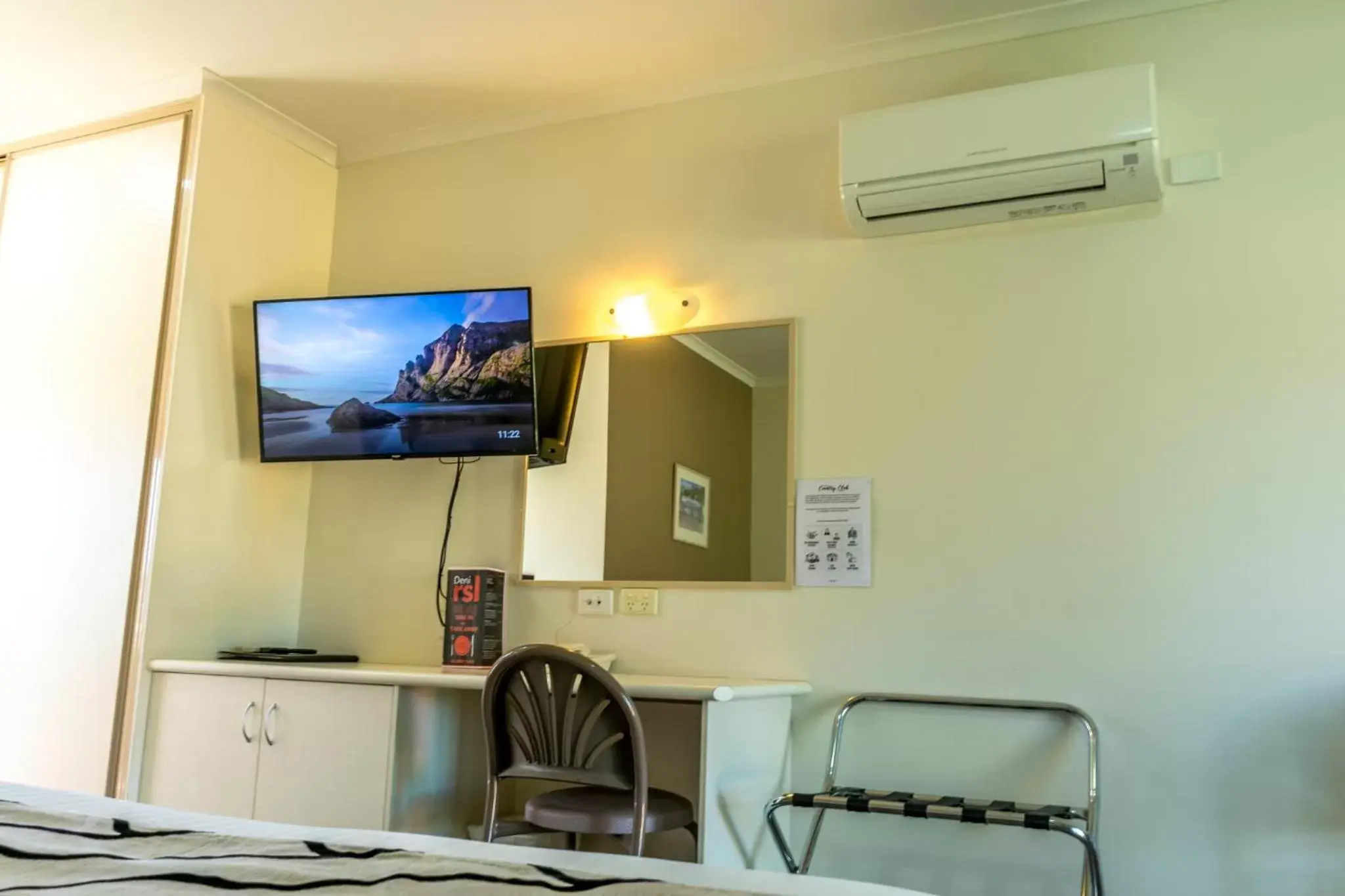King Room - single occupancy in Deniliquin Country Club Motor Inn King Room - single occupancy in Deniliquin Country Club Motor Inn