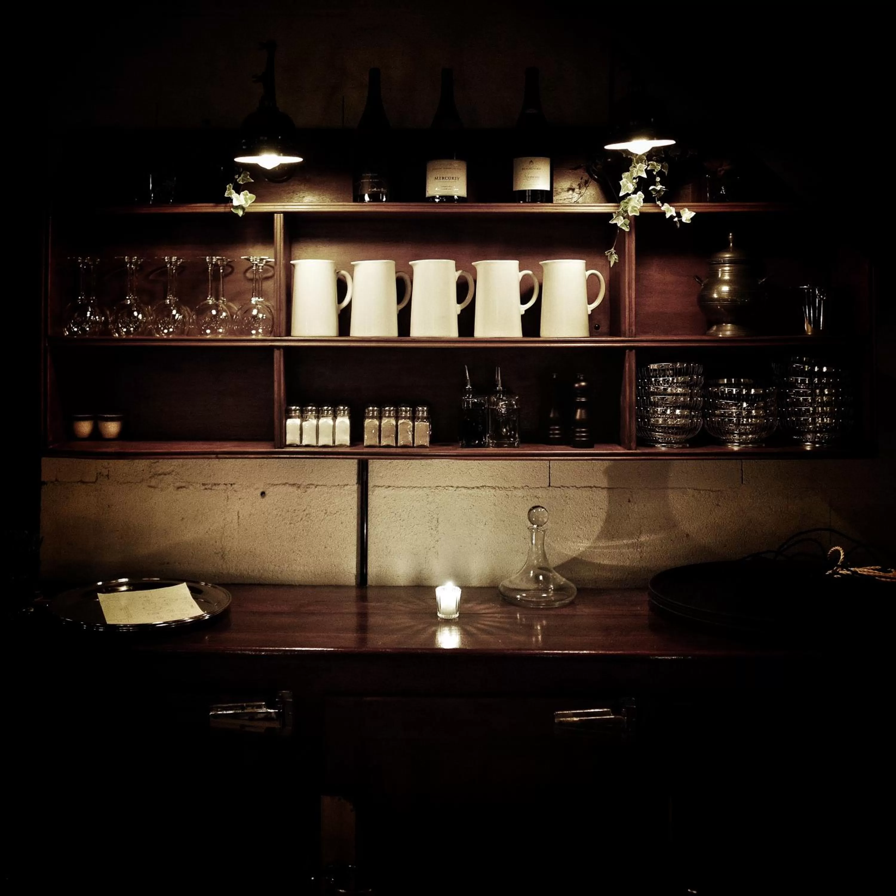 Restaurant/places to eat in Urban Style Hotel des Carmes