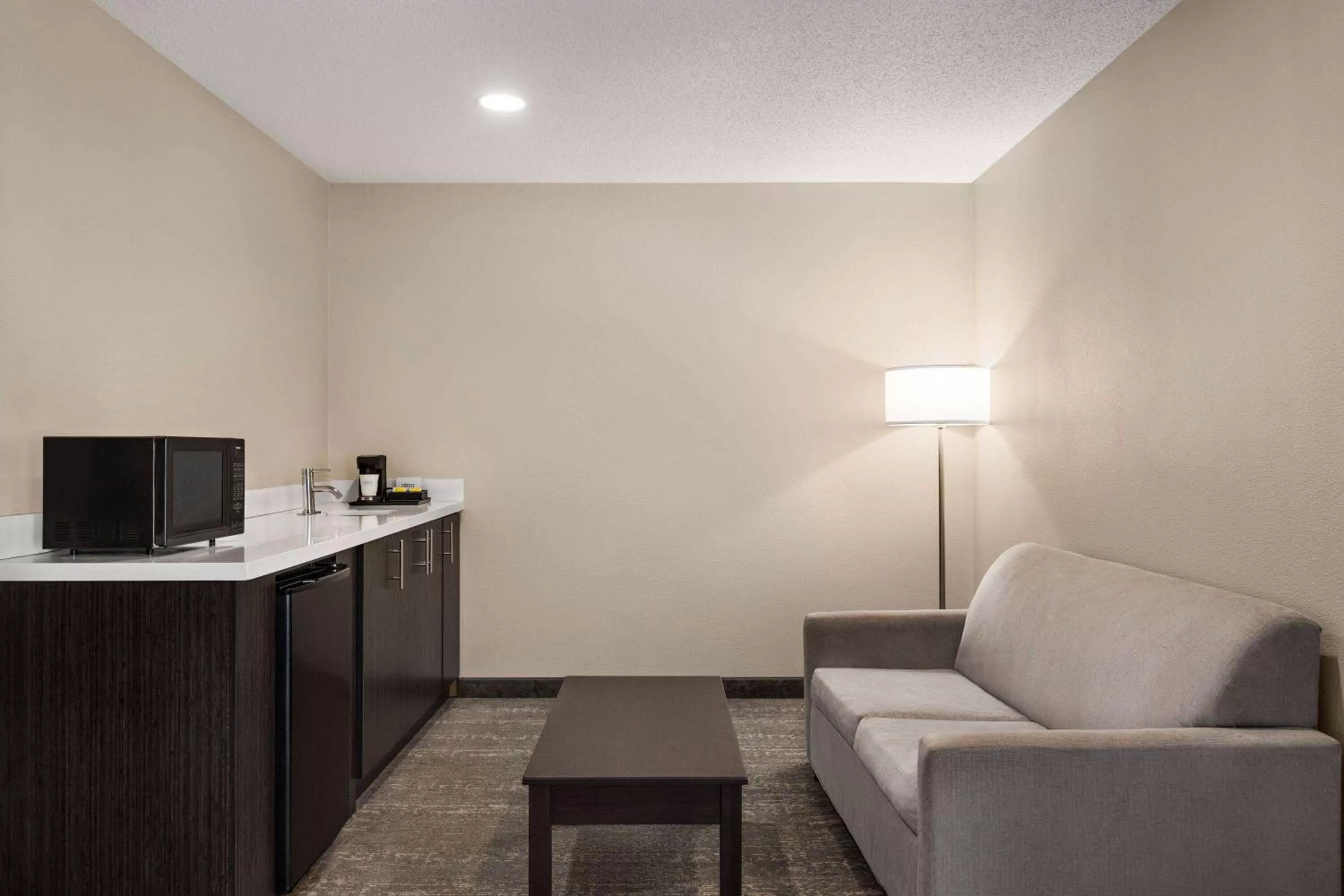 Bed in Wingate by Wyndham Port Wentworth Savannah Area