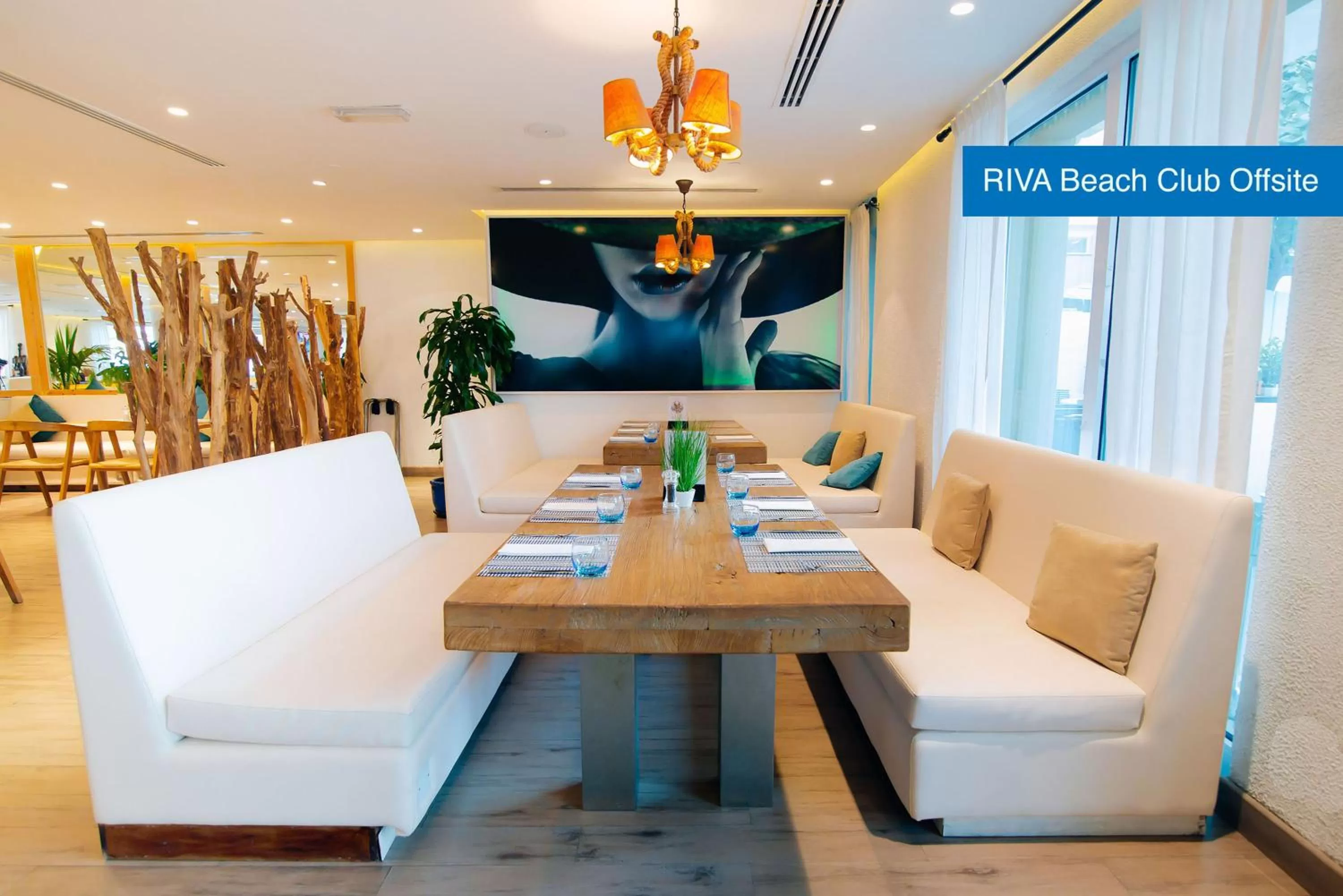 Seating area in Mövenpick Hotel Jumeirah Lakes Towers Dubai