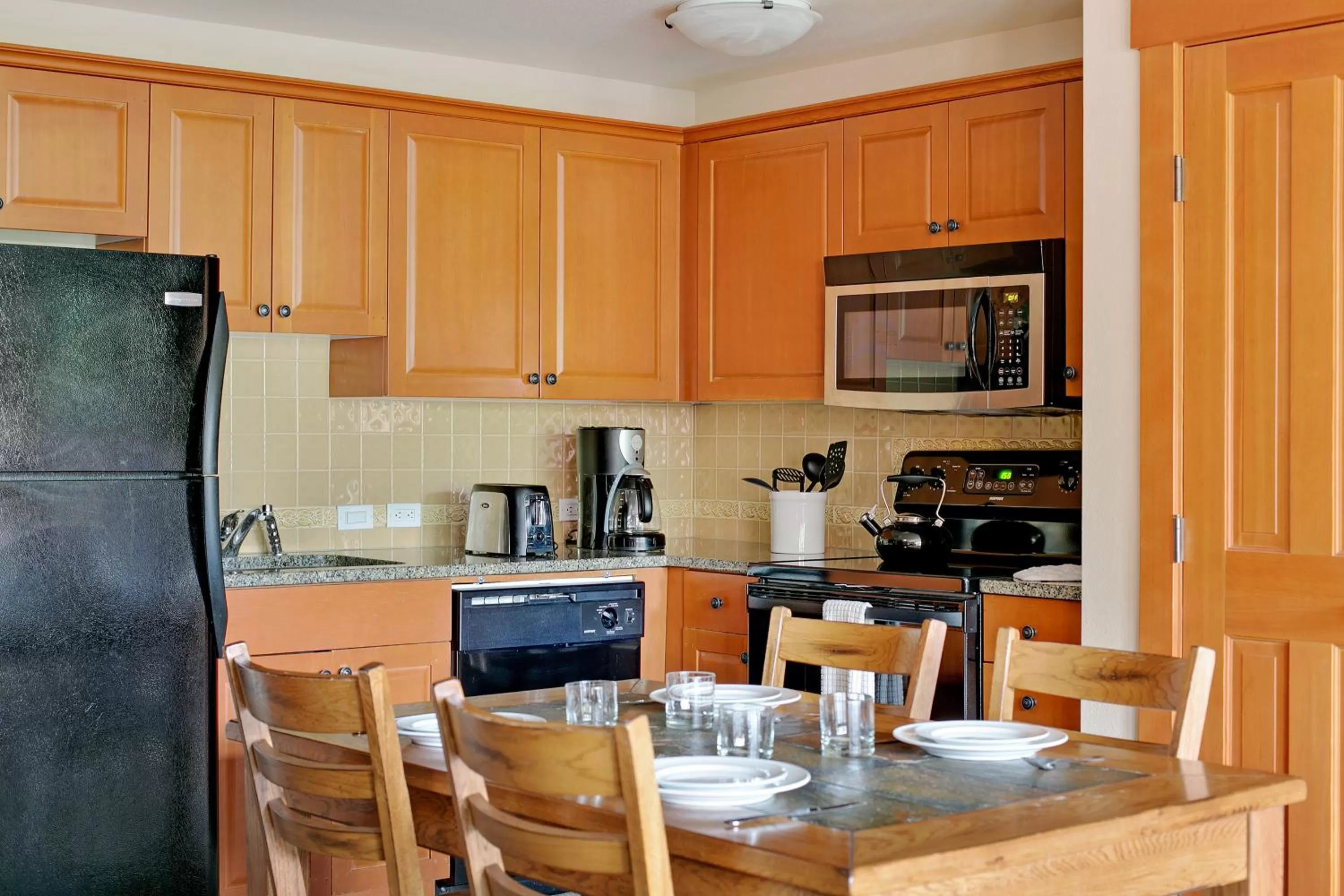 Kitchen or kitchenette in The Village Lodge