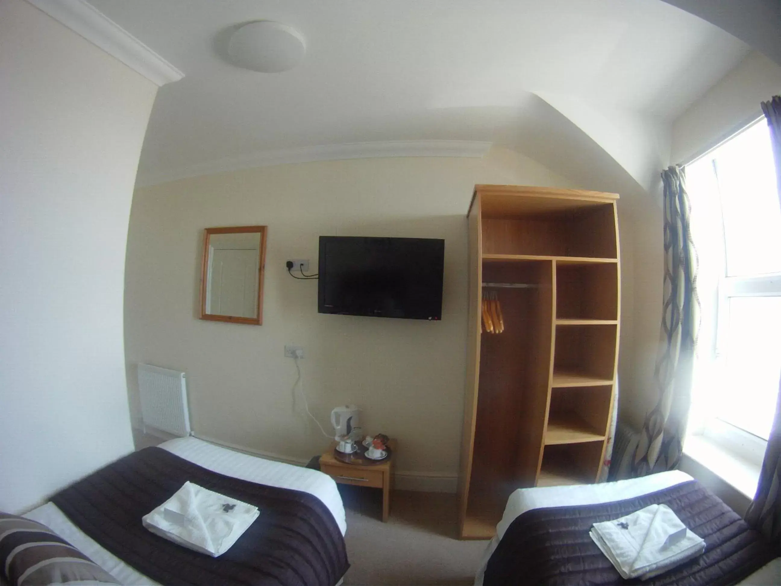 Budget Double or Twin Room in Ellan Vannin Hotel Budget Double or Twin Room in Ellan Vannin Hotel