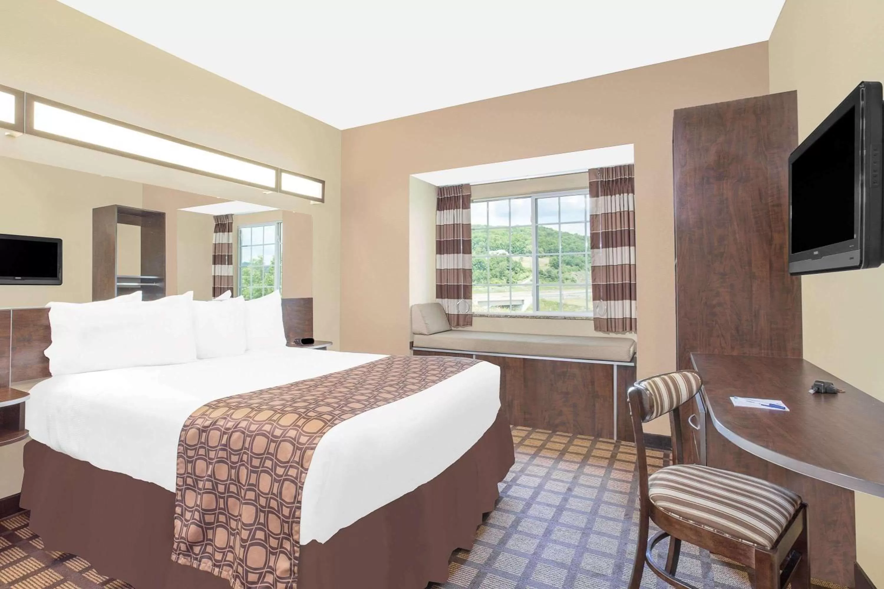 Photo of the whole room, Bed in Microtel Inn & Suites Mansfield PA