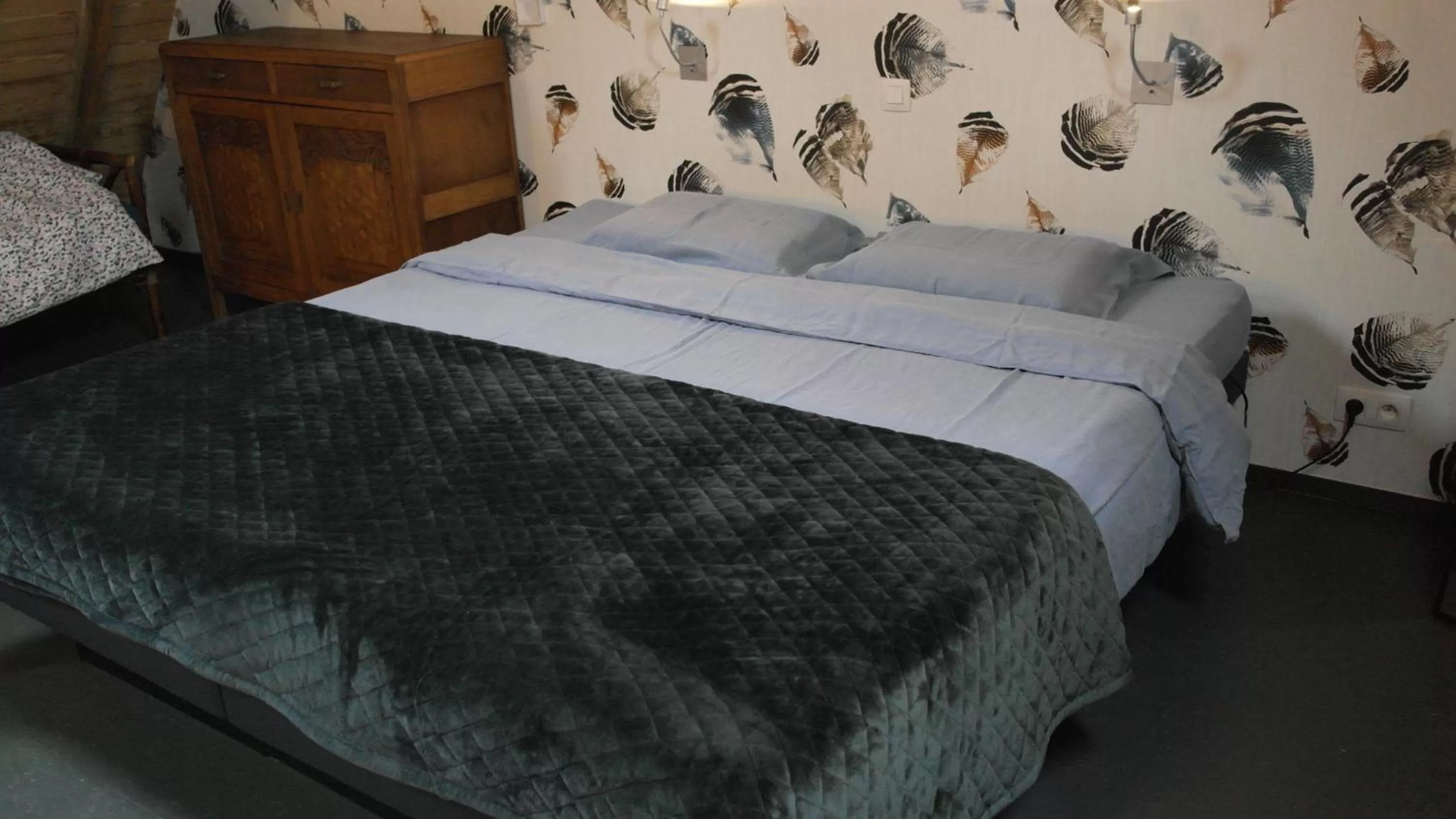 Bedroom, Bed in De Kouterhoeve