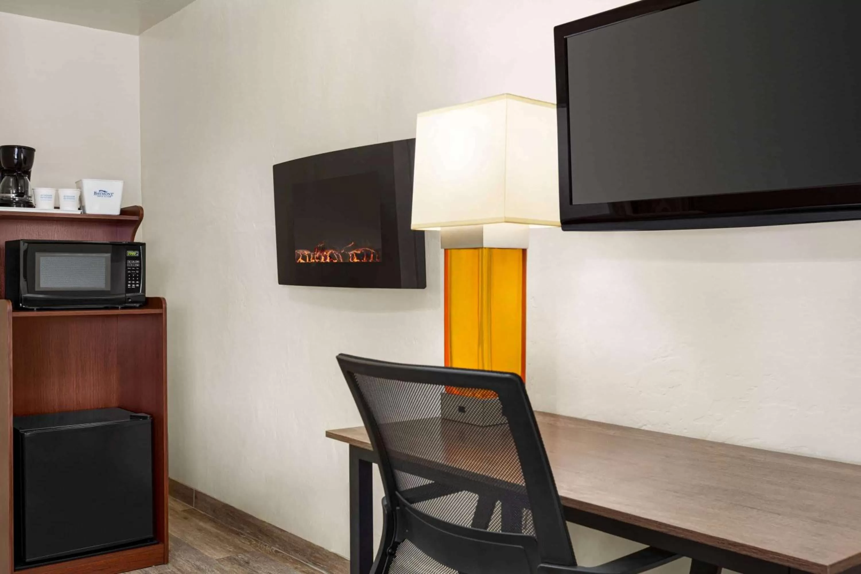 TV and multimedia in Baymont by Wyndham Fort Bragg