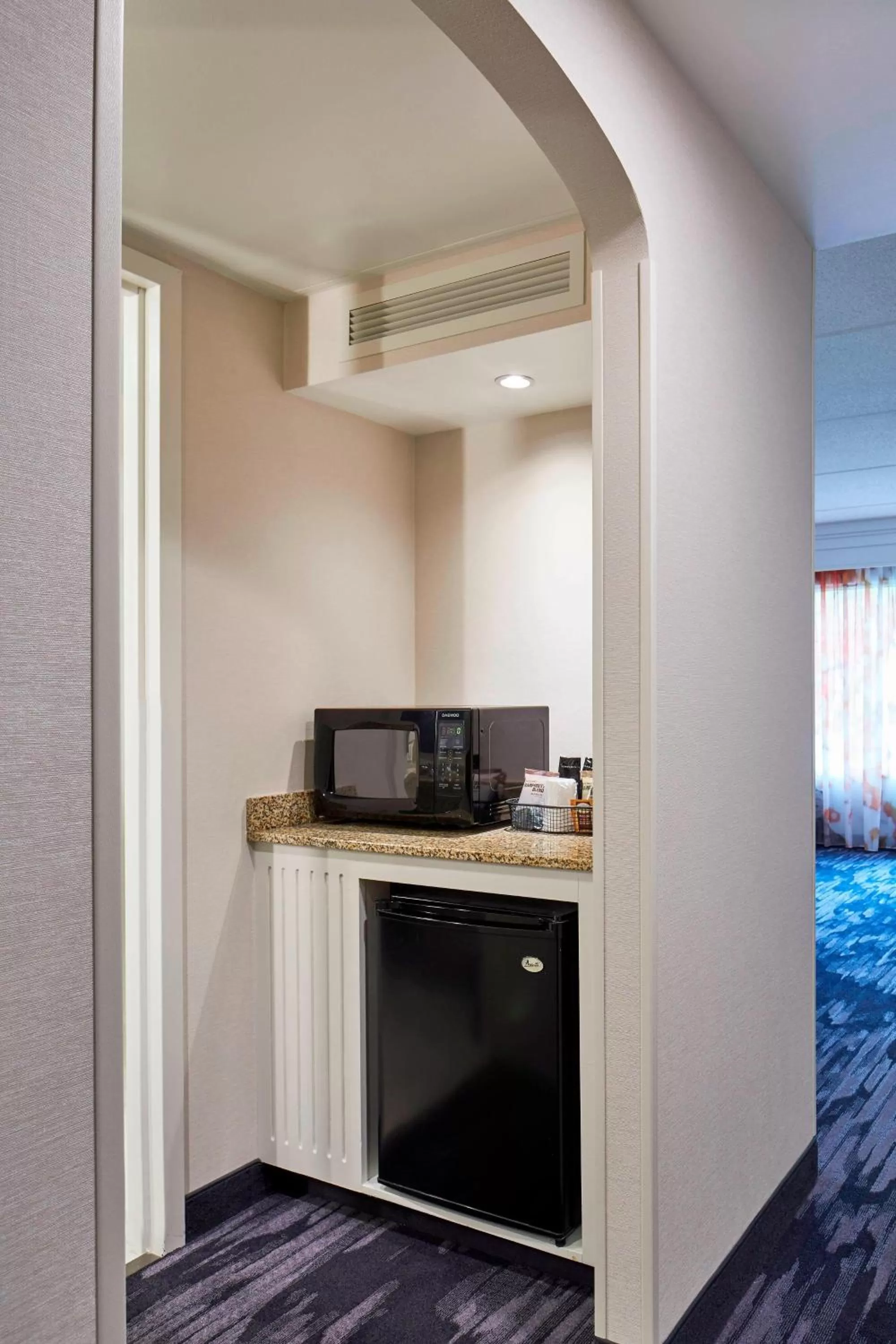 King Room with Adapted Tub - Mobility and Hearing Accessible in Fairfield Inn & Suites by Marriott Albany Airport