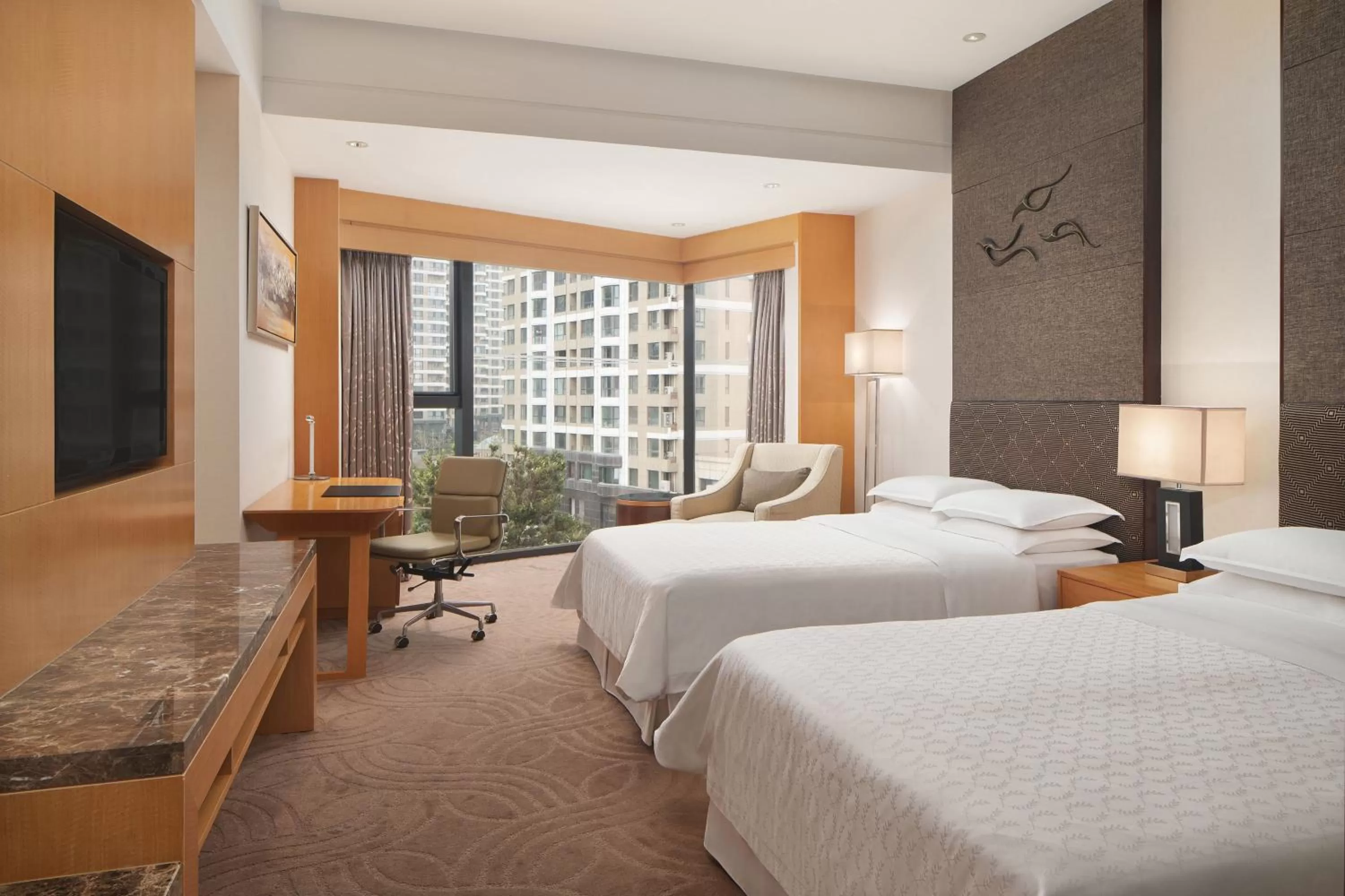 Photo of the whole room, Bed in Sheraton Yantai Golden Beach Resort