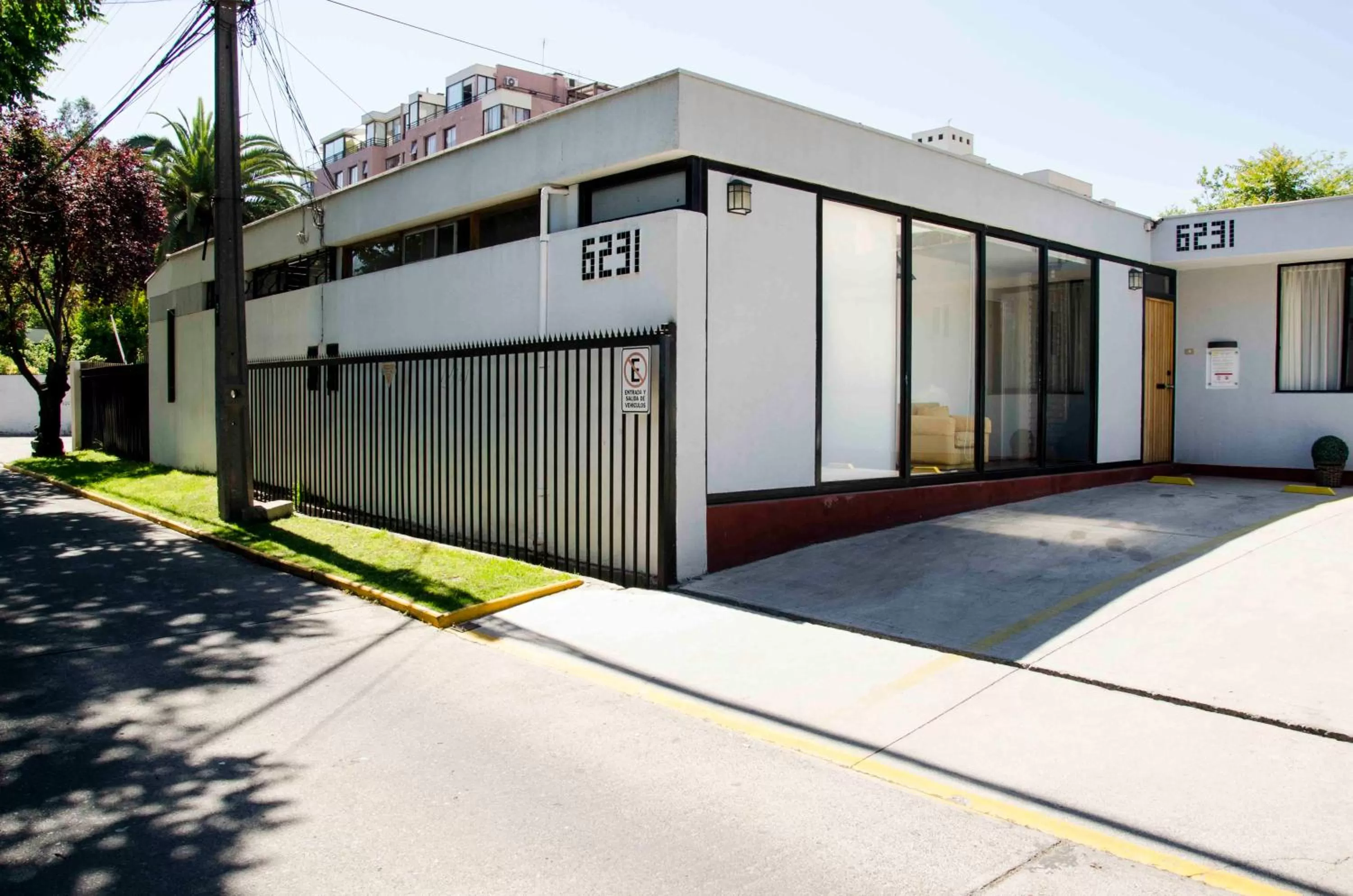 Facade/entrance, Property Building in Bed and Breakfast Manque